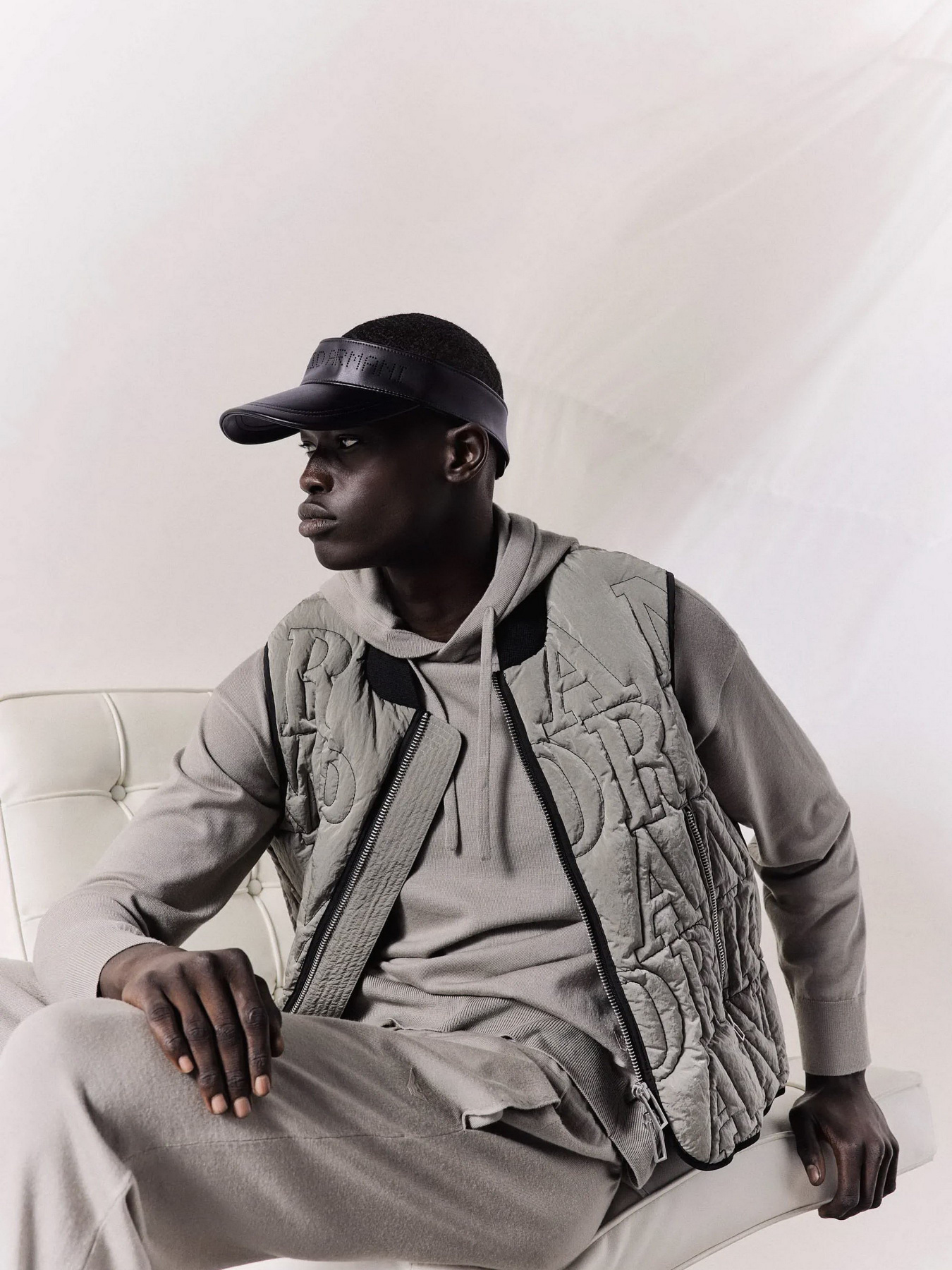 Утепленный жилет Emporio Armani модель 6R1BN8-1NZKZ-0643 Фото