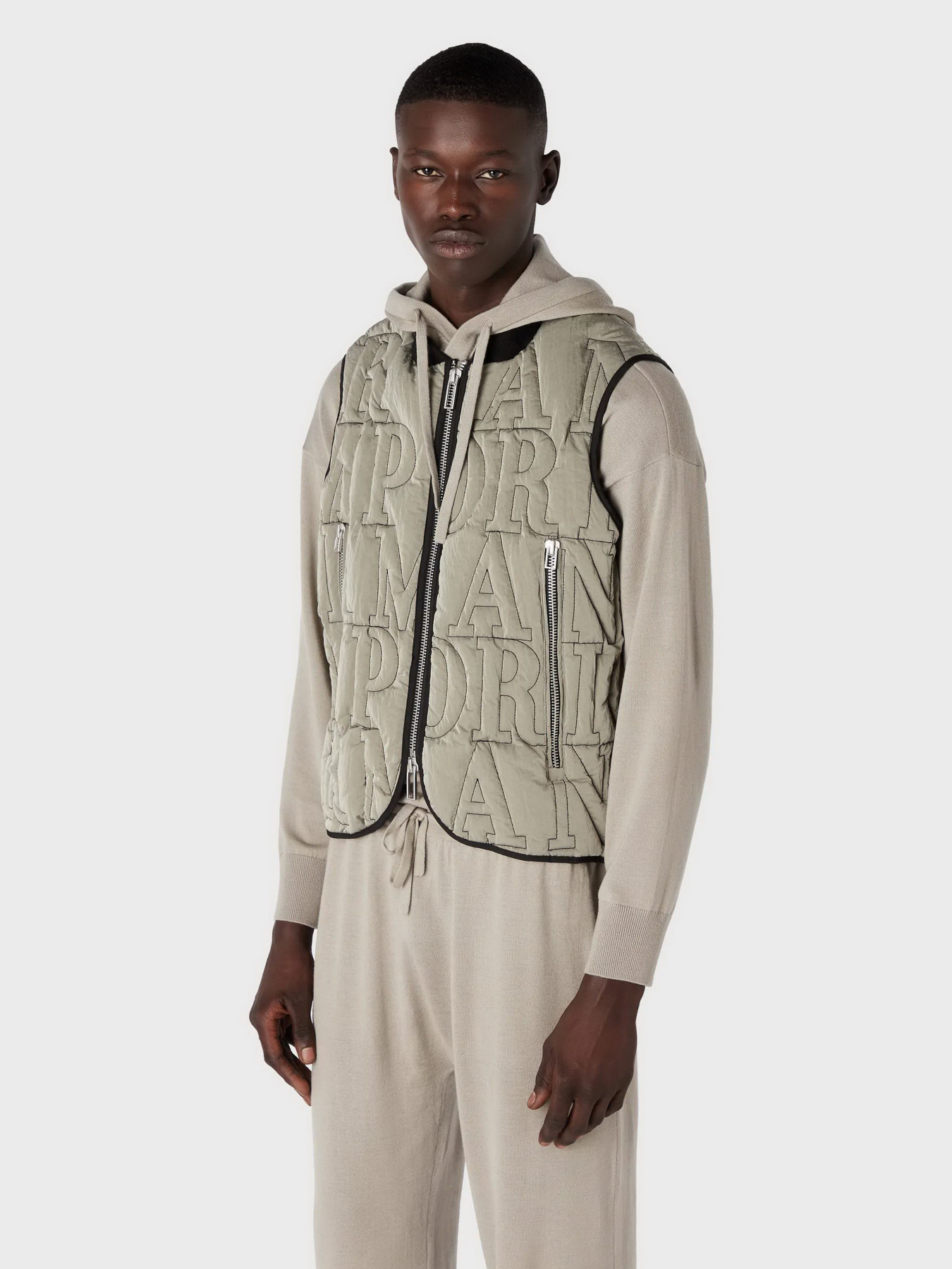 Утепленный жилет Emporio Armani модель 6R1BN8-1NZKZ-0643 Фото