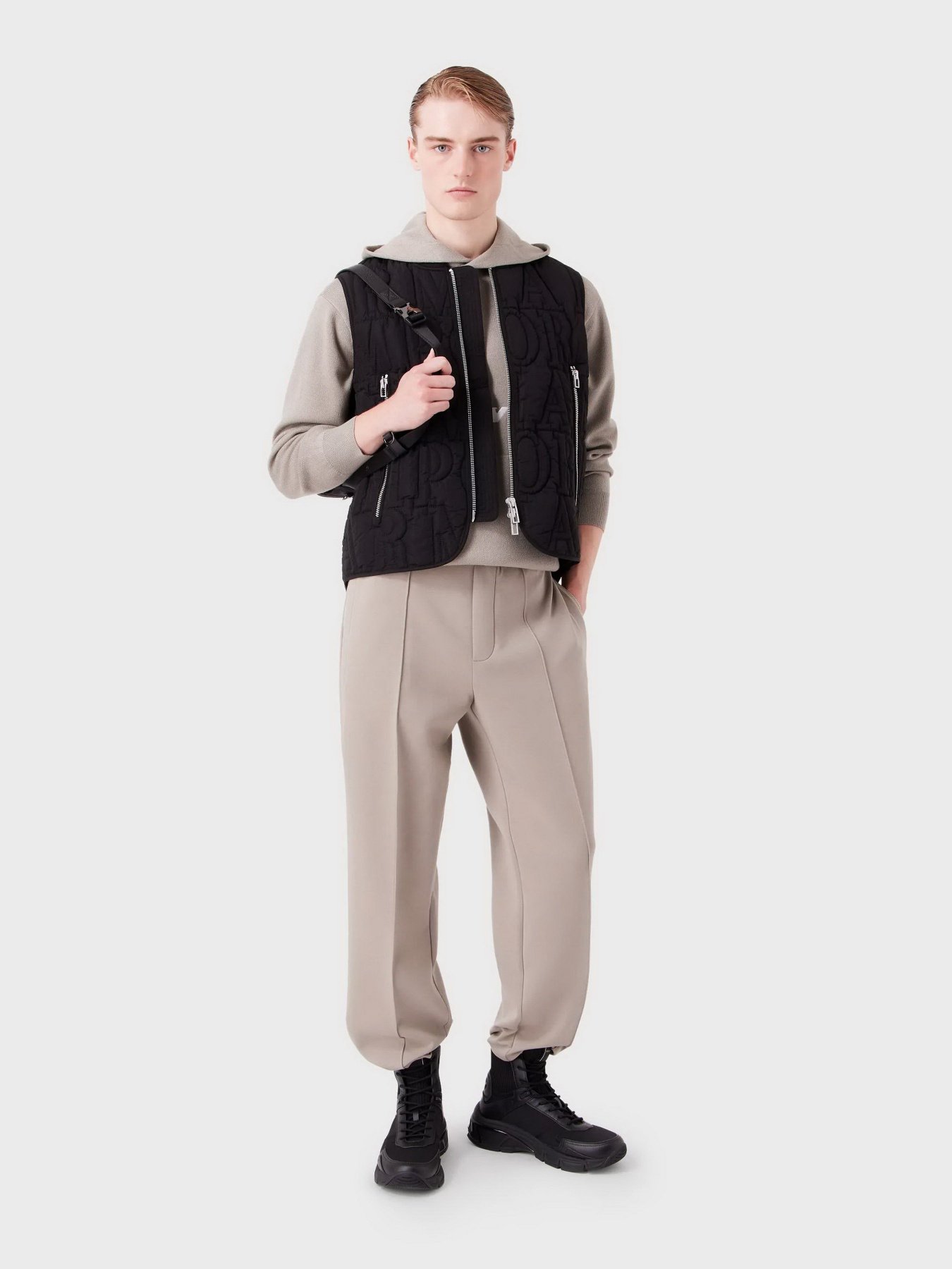 Утепленный жилет Emporio Armani модель 6R1BN8-1NZKZ-0999 Фото