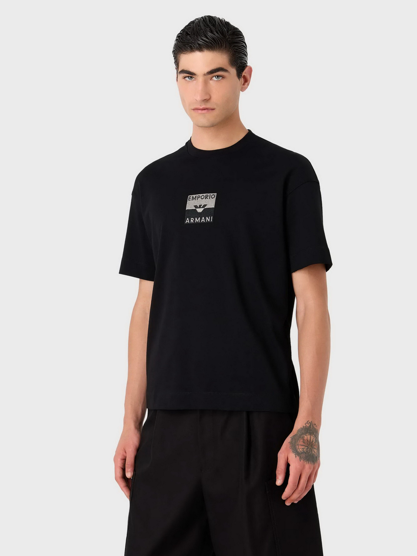 Футболка Emporio Armani модель 6R1TDK-1JWZZ-0999 Футболка Emporio Armani модель 6R1TDK-1JWZZ-0999 Фото