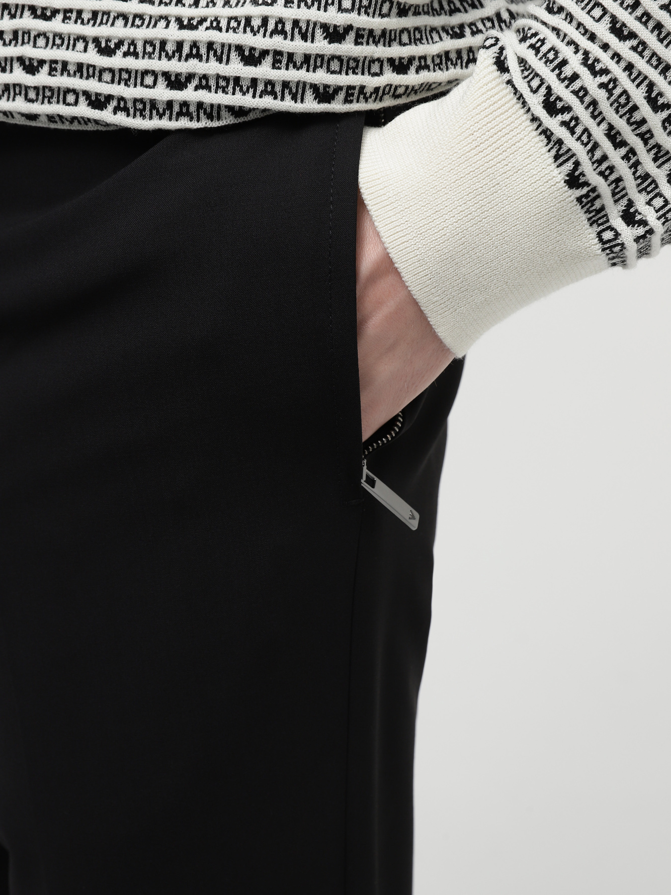 Класичні штани Emporio Armani модель E31P68-01506-999 Фото