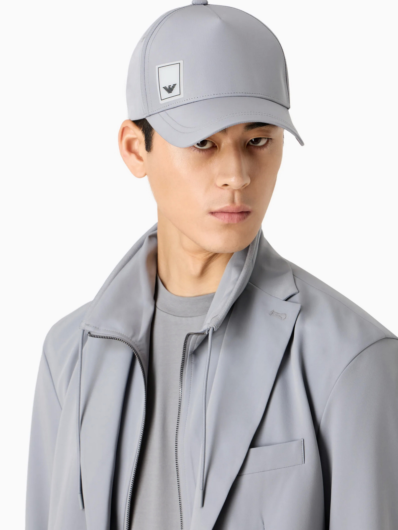 Футболка Emporio Armani Travel Essentials модель EM000079-AF10094-U8060 Фото