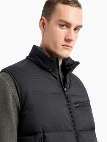 Утеплений жилет Emporio Armani модель 6D1B66-1NNXZ-0999 Фото