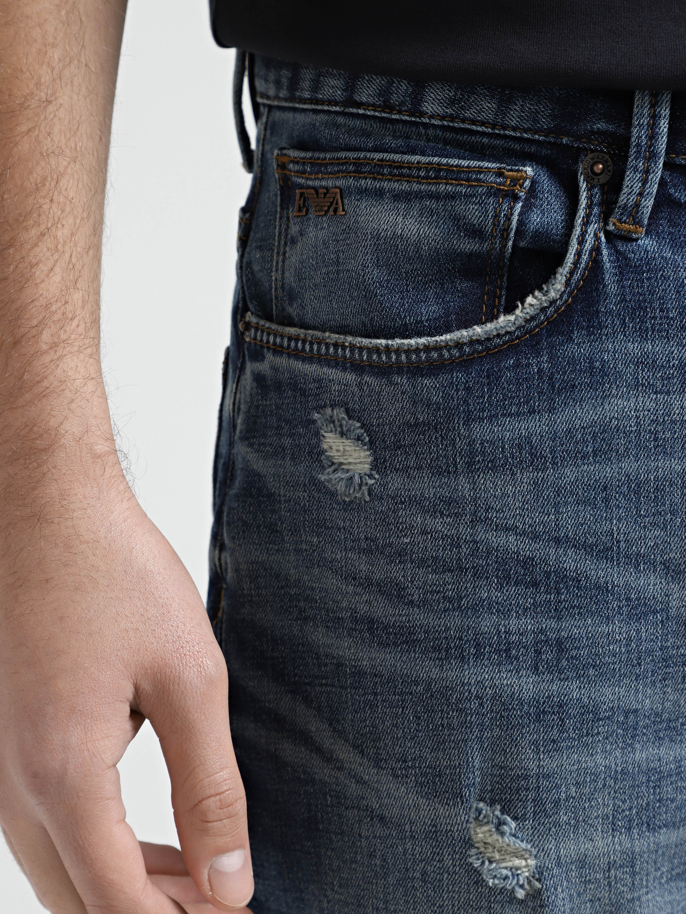 Завужені джинси Emporio Armani модель 6D1J06-1D98Z-0942 Фото