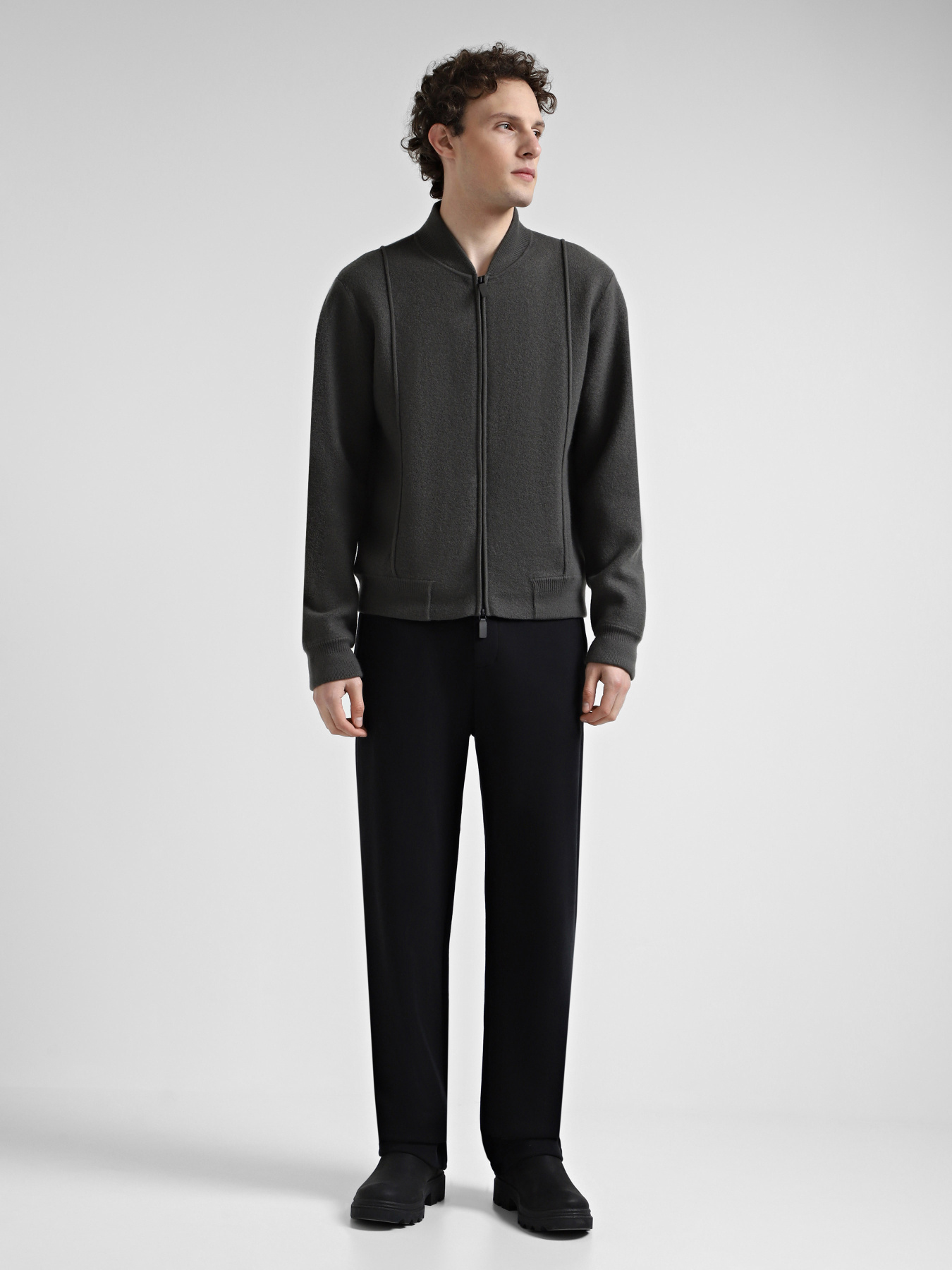 Повсякденні штани Emporio Armani модель 6D1PZ9-1JOXZ-0999 Повсякденні штани Emporio Armani модель 6D1PZ9-1JOXZ-0999 Фото