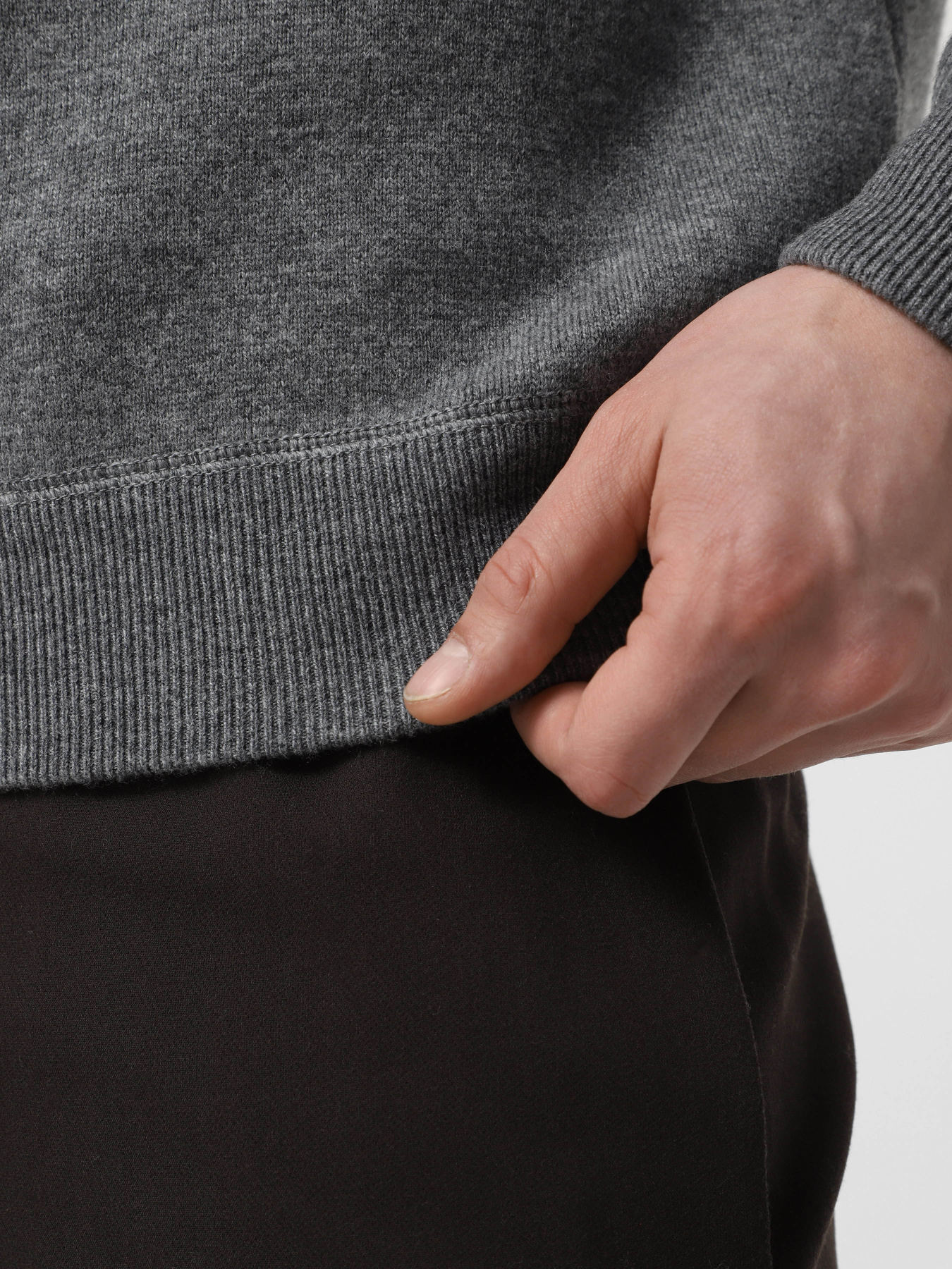 Джемпер Emporio Armani Travel Essentials модель EM000103-AF10401-O8004 Фото