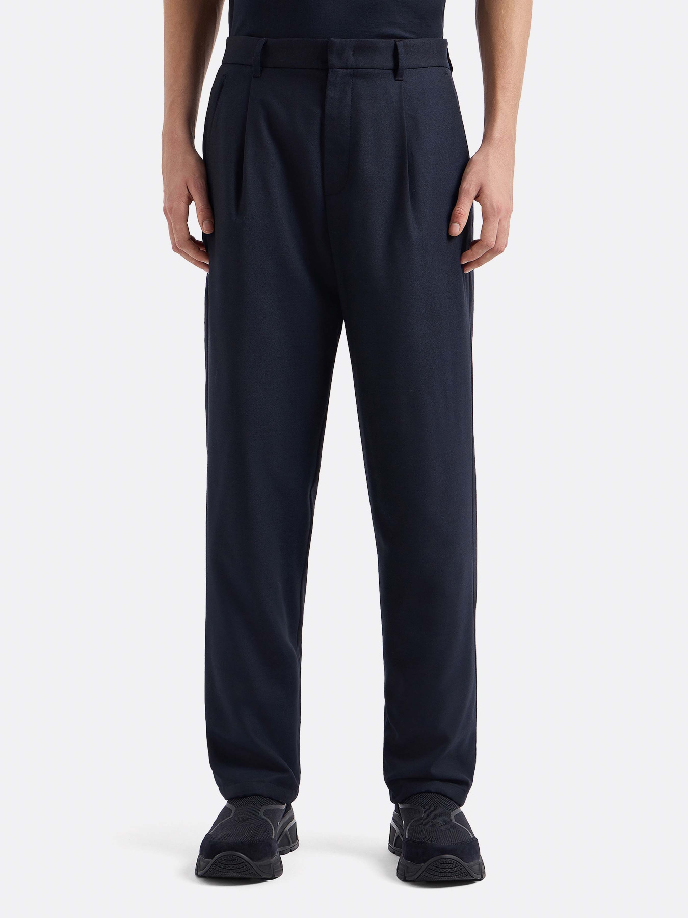 Брюки повседневные Emporio Armani Travel Essentials модель EM000136-AF10458-UB118 Фото