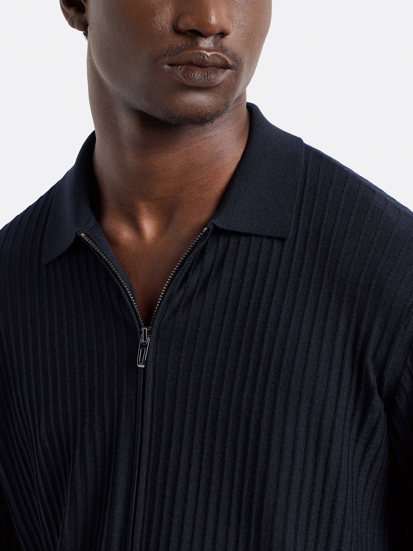 Кардиган Emporio Armani Travel Essentials модель EM000265-AF10460-UB118 Фото