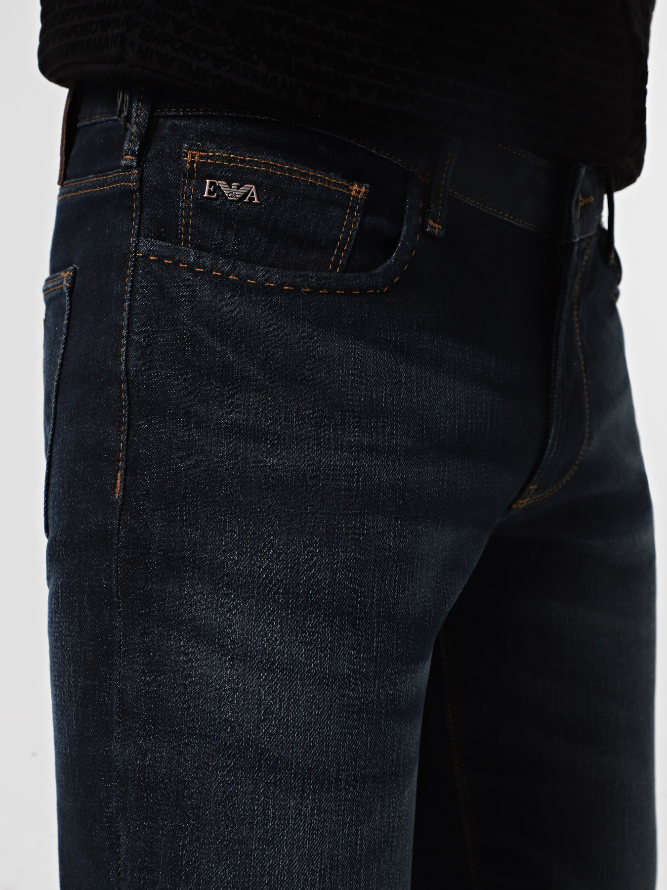 Зауженные джинсы Emporio Armani модель EM000121-AF13253-MB002 Фото
