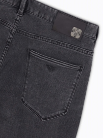 Завужені джинси Emporio Armani модель EM000121-AF14867-M8002 Фото