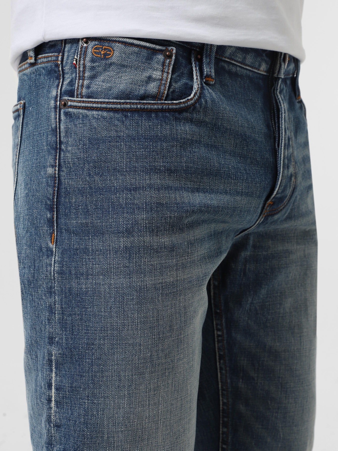 Зауженные джинсы Emporio Armani модель EM000668-AF13442-MB002 Фото