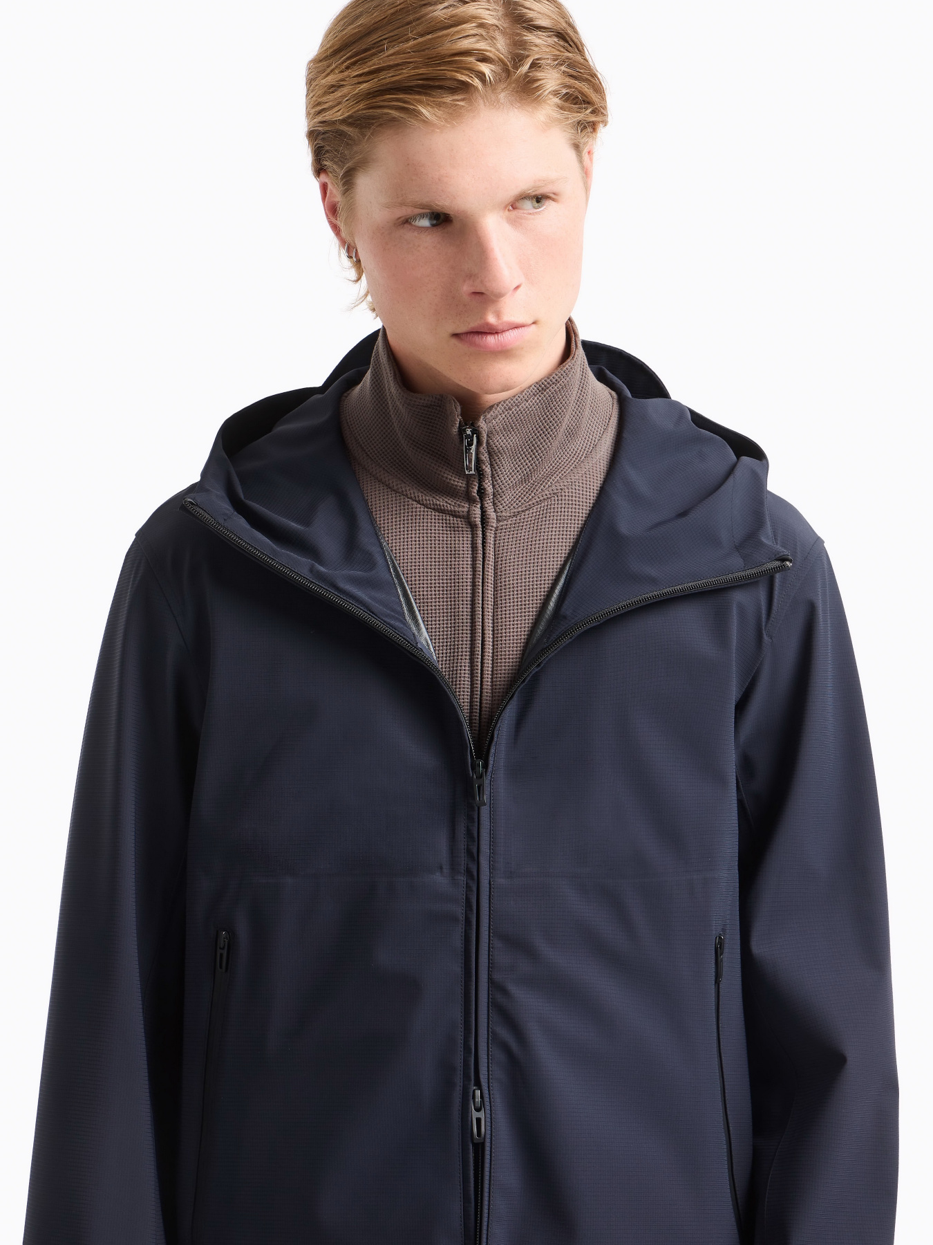 Демісезонна куртка Emporio Armani Travel Essentials модель EM000818-AF13090-UB118 Фото