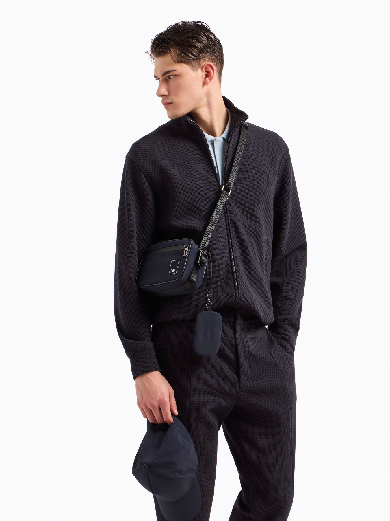 Кофта Emporio Armani Travel Essentials модель EM000944-AF13358-UB118 Фото