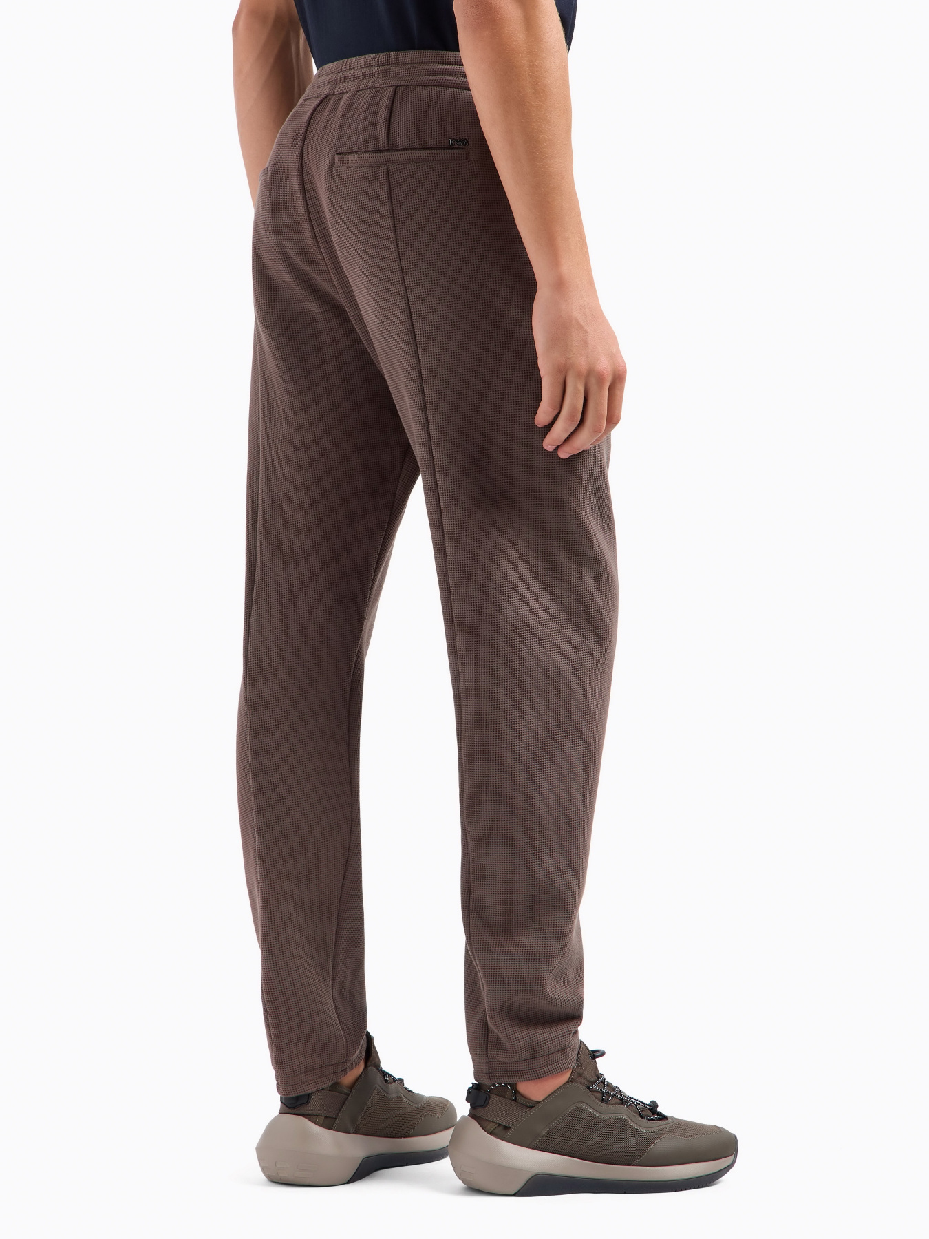 Штаны спортивные Emporio Armani Travel Essentials модель EM000954-AF13358-U6200 Штаны спортивные Emporio Armani Travel Essentials модель EM000954-AF13358-U6200 Фото