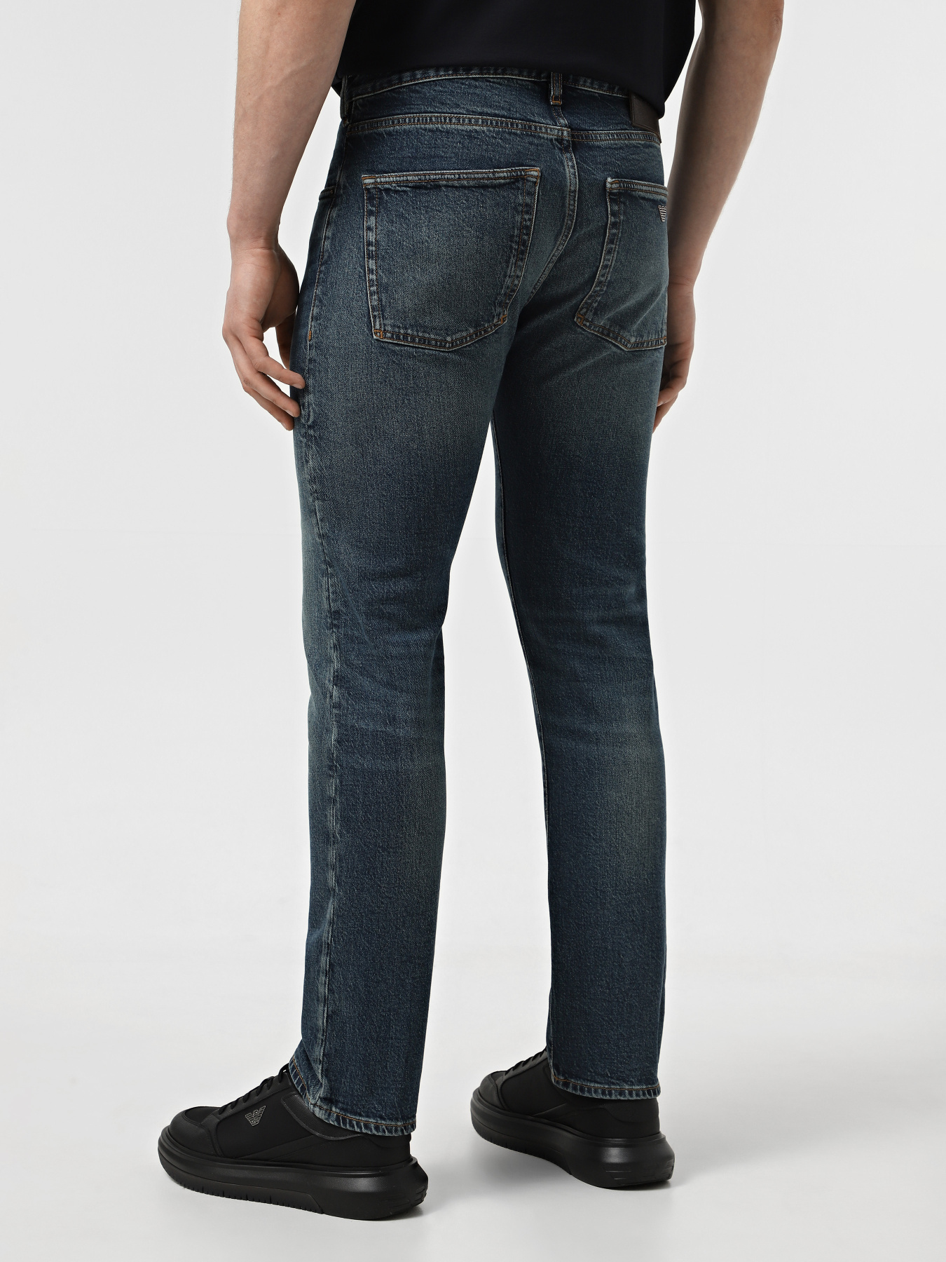 Завужені джинси Emporio Armani модель EM001370-AF13277-MB002 Фото