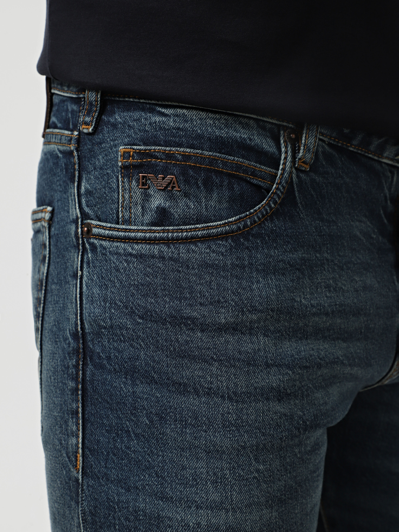 Завужені джинси Emporio Armani модель EM001370-AF13277-MB002 Фото