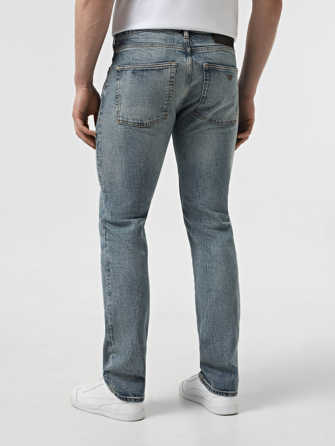 Зауженные джинсы Emporio Armani модель EM001370-AF13277-MB003 Фото