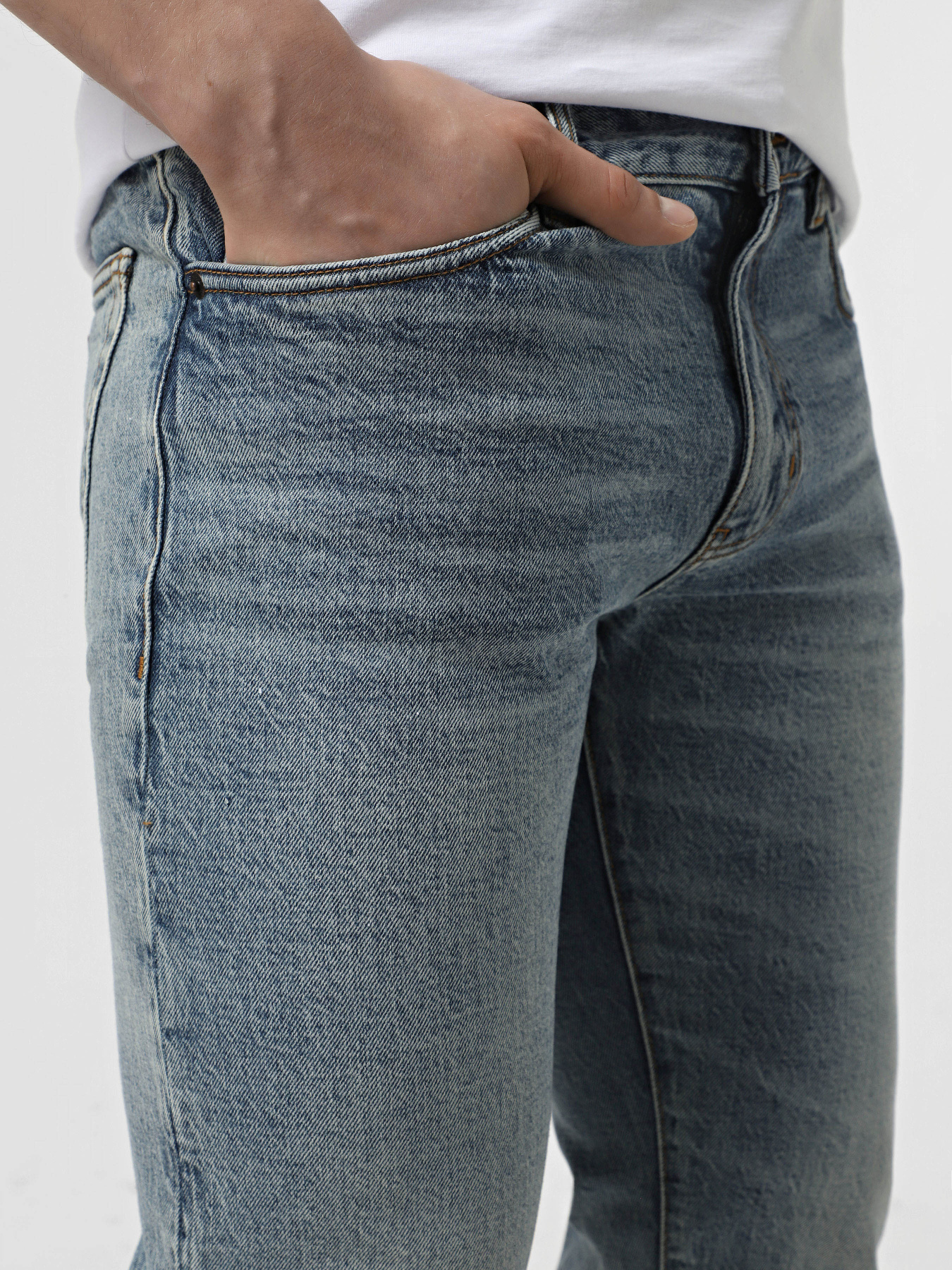 Завужені джинси Emporio Armani модель EM001370-AF13277-MB003 Фото