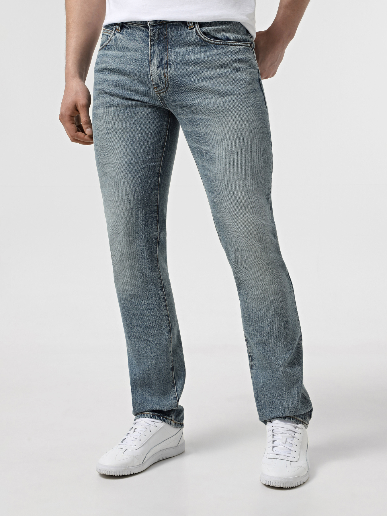 Завужені джинси Emporio Armani модель EM001370-AF13277-MB003 Фото