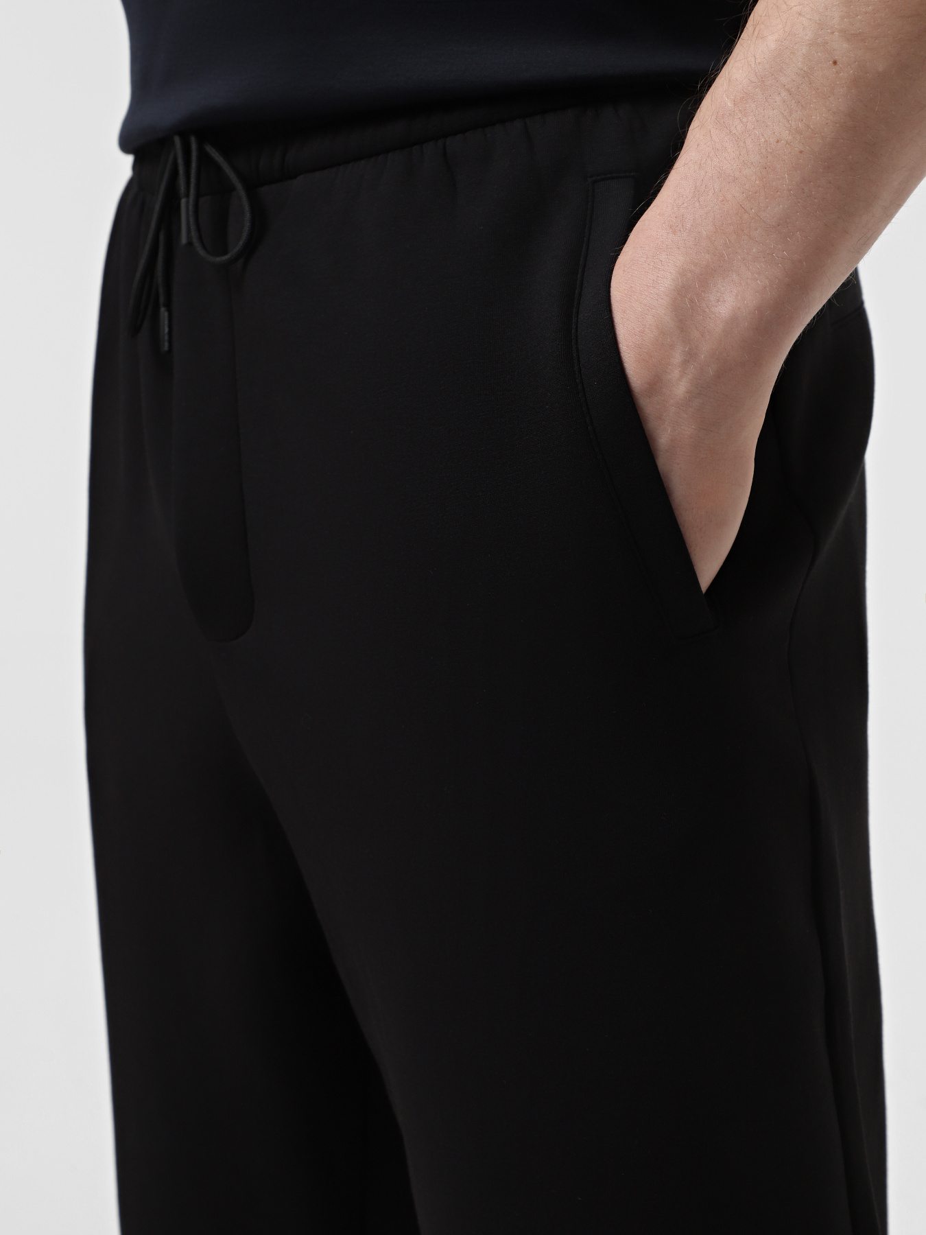 Штаны спортивные Emporio Armani модель EM001746-AF10013-UC001 Штаны спортивные Emporio Armani модель EM001746-AF10013-UC001 Фото