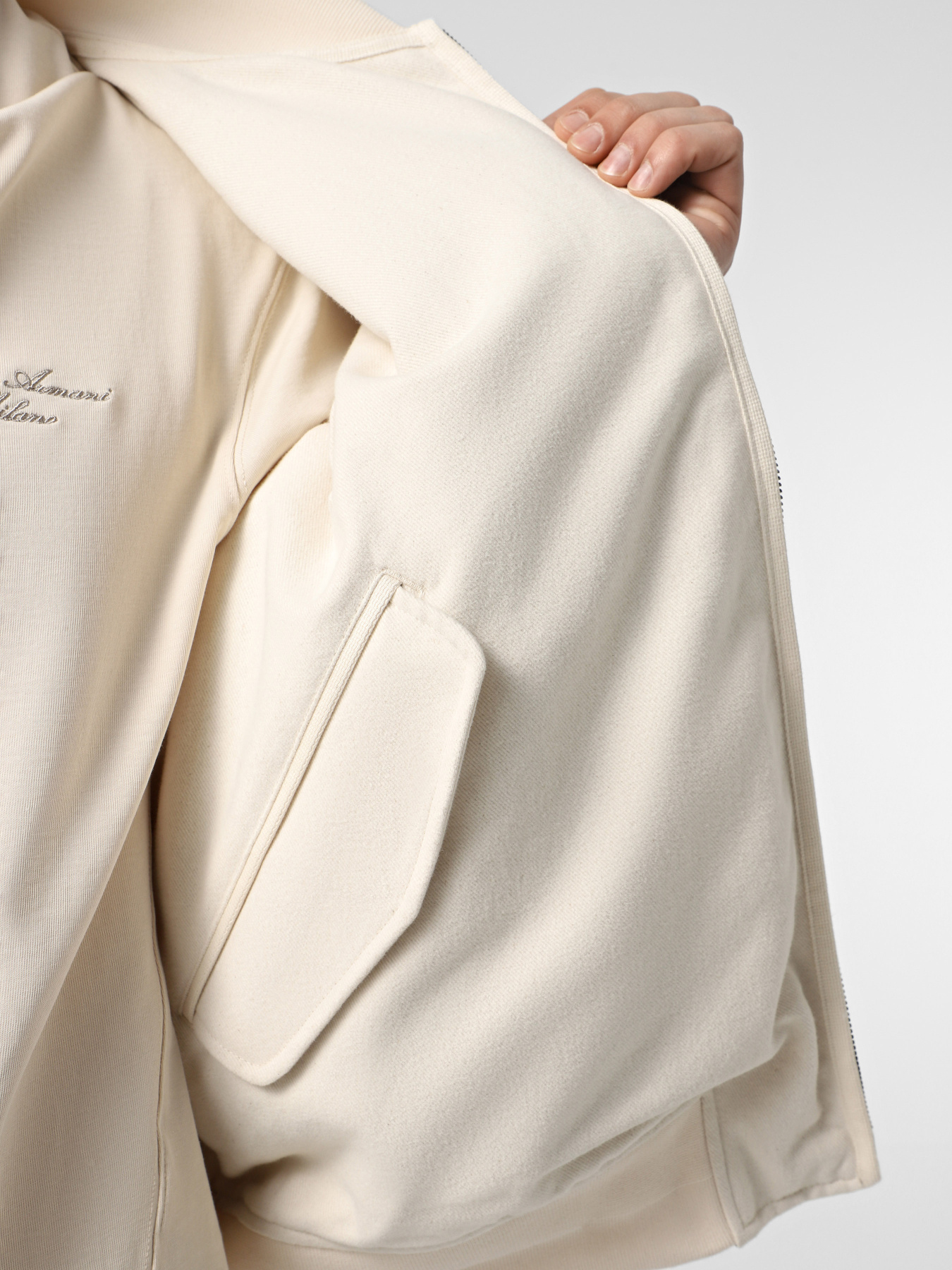 Бомбер Emporio Armani модель EM001361-AF12938-U1088 Фото