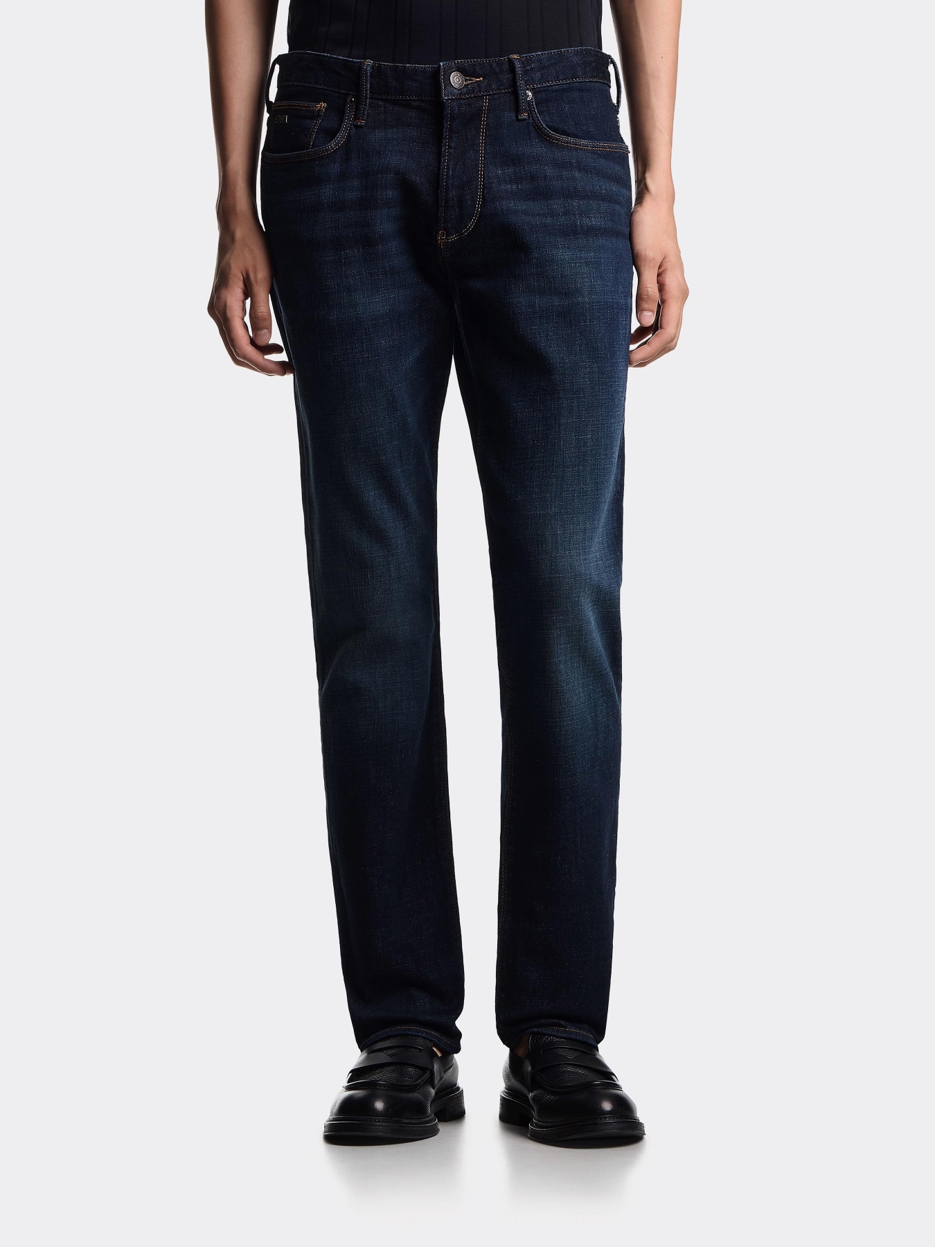 Прямі джинси Emporio Armani Модель EM000121-AF17746-MB001 Фото