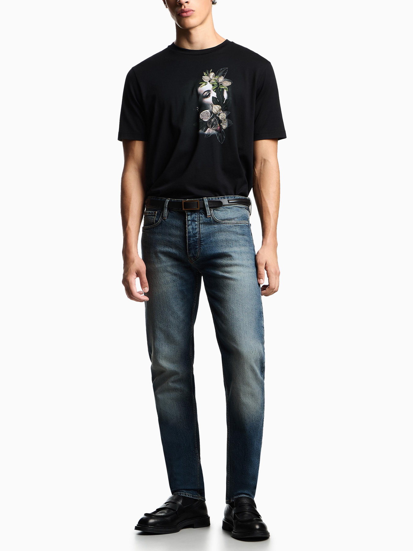 Прямые джинсы Emporio Armani модель EM000668-AF14297-MB002 Прямые джинсы Emporio Armani модель EM000668-AF14297-MB002 Фото