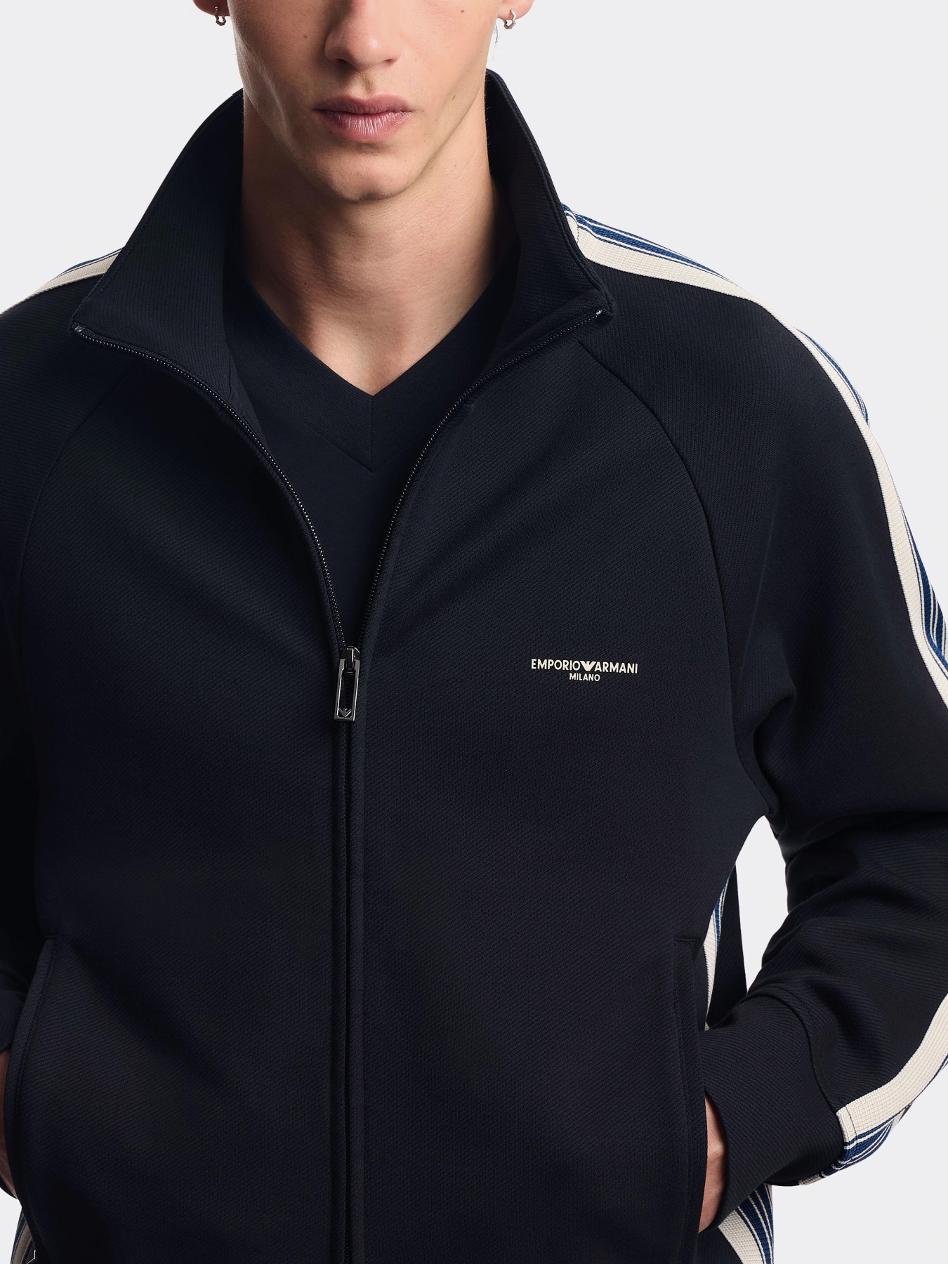 Кофта Emporio Armani модель EM002872-AF13488-UB118 Кофта Emporio Armani модель EM002872-AF13488-UB118 Фото