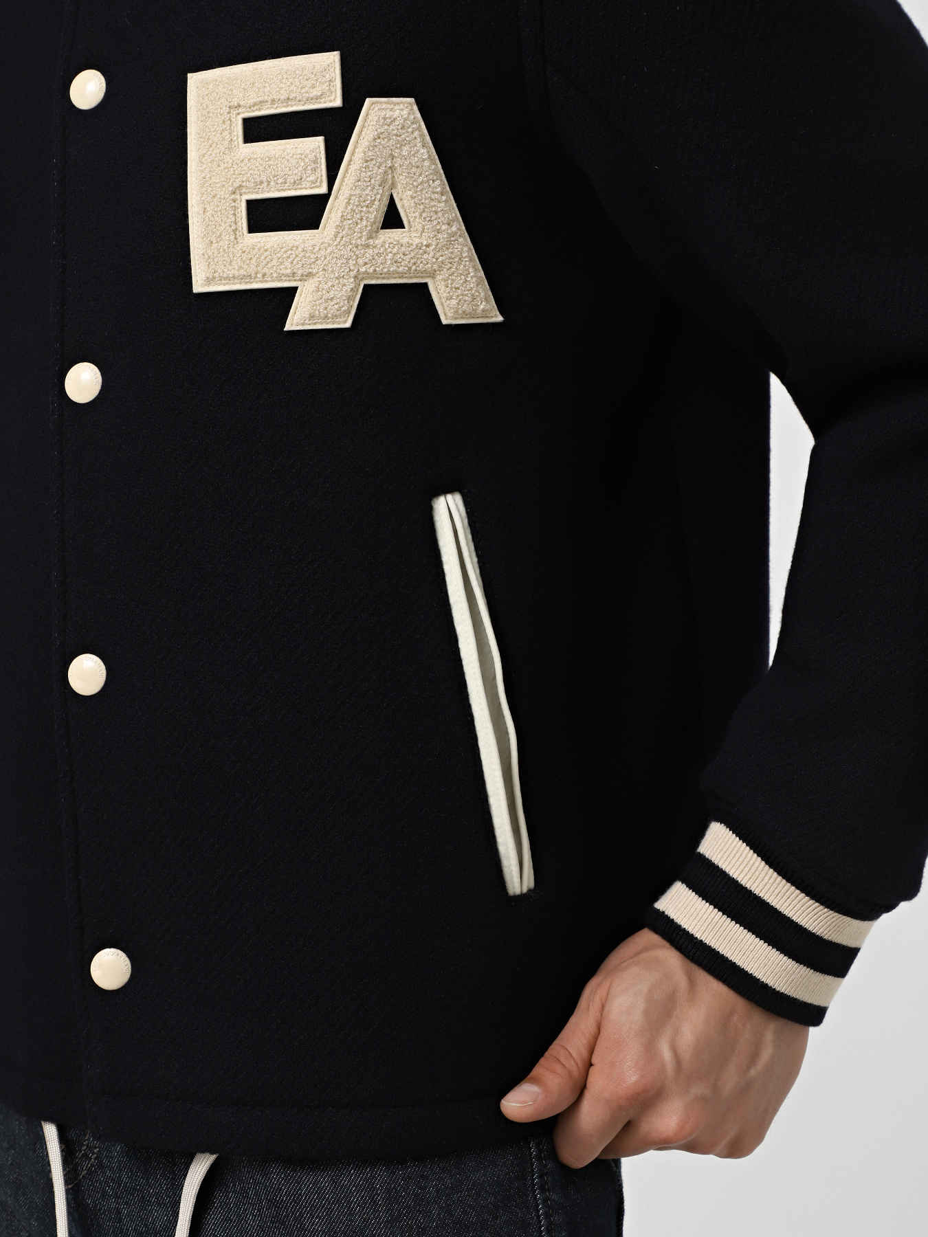 Бомбер Emporio Armani модель EM003125-AF17330-UB118 Бомбер Emporio Armani модель EM003125-AF17330-UB118 Фото