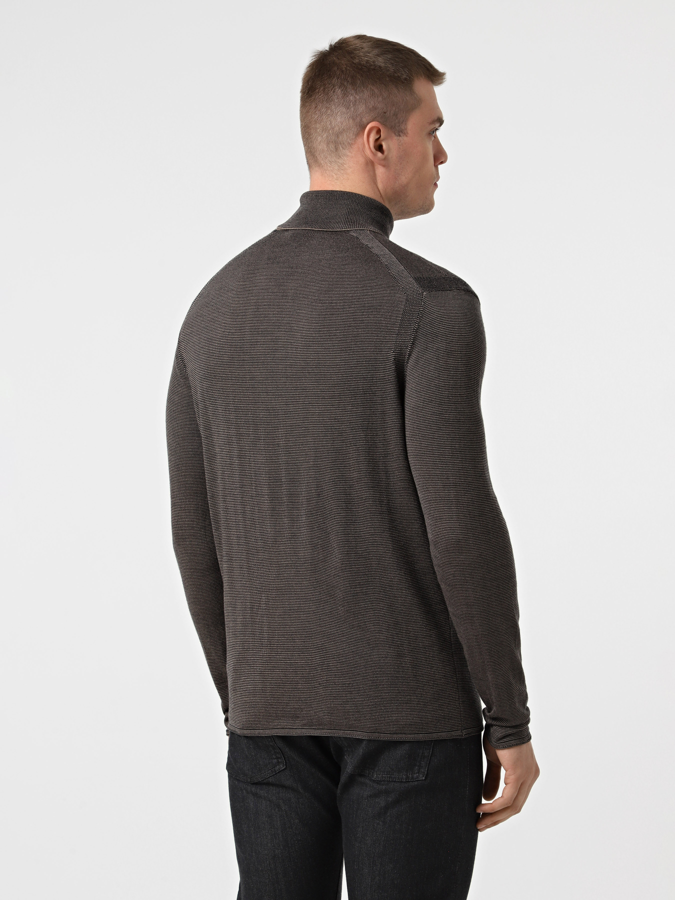 Джемпер Emporio Armani модель EM002025-AF14195-F6124 Фото