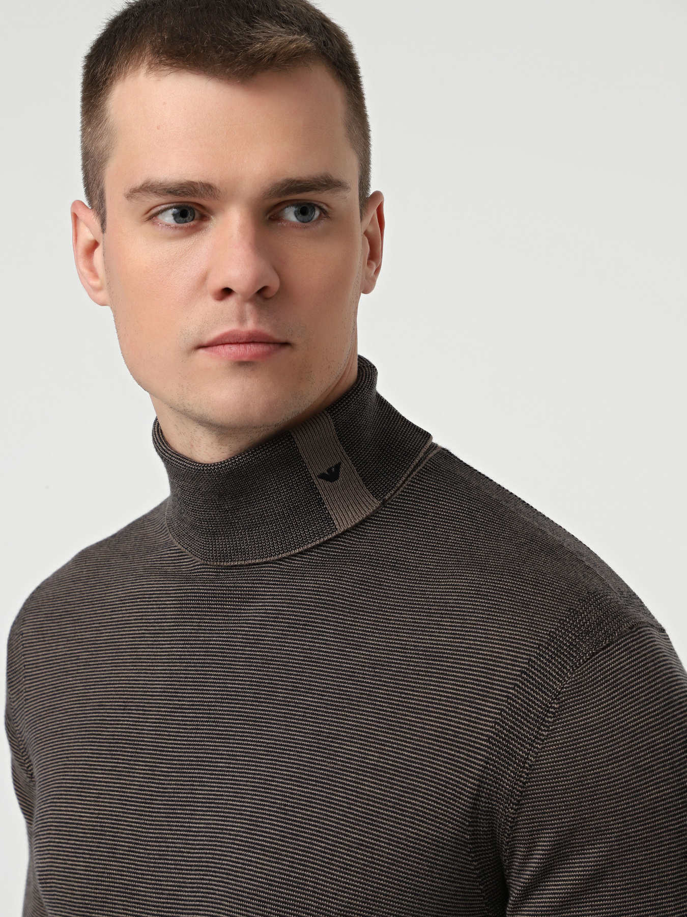 Джемпер Emporio Armani модель EM002025-AF14195-F6124 Фото