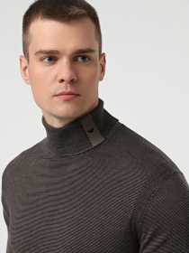 Джемпер Emporio Armani модель EM002025-AF14195-F6124 Фото