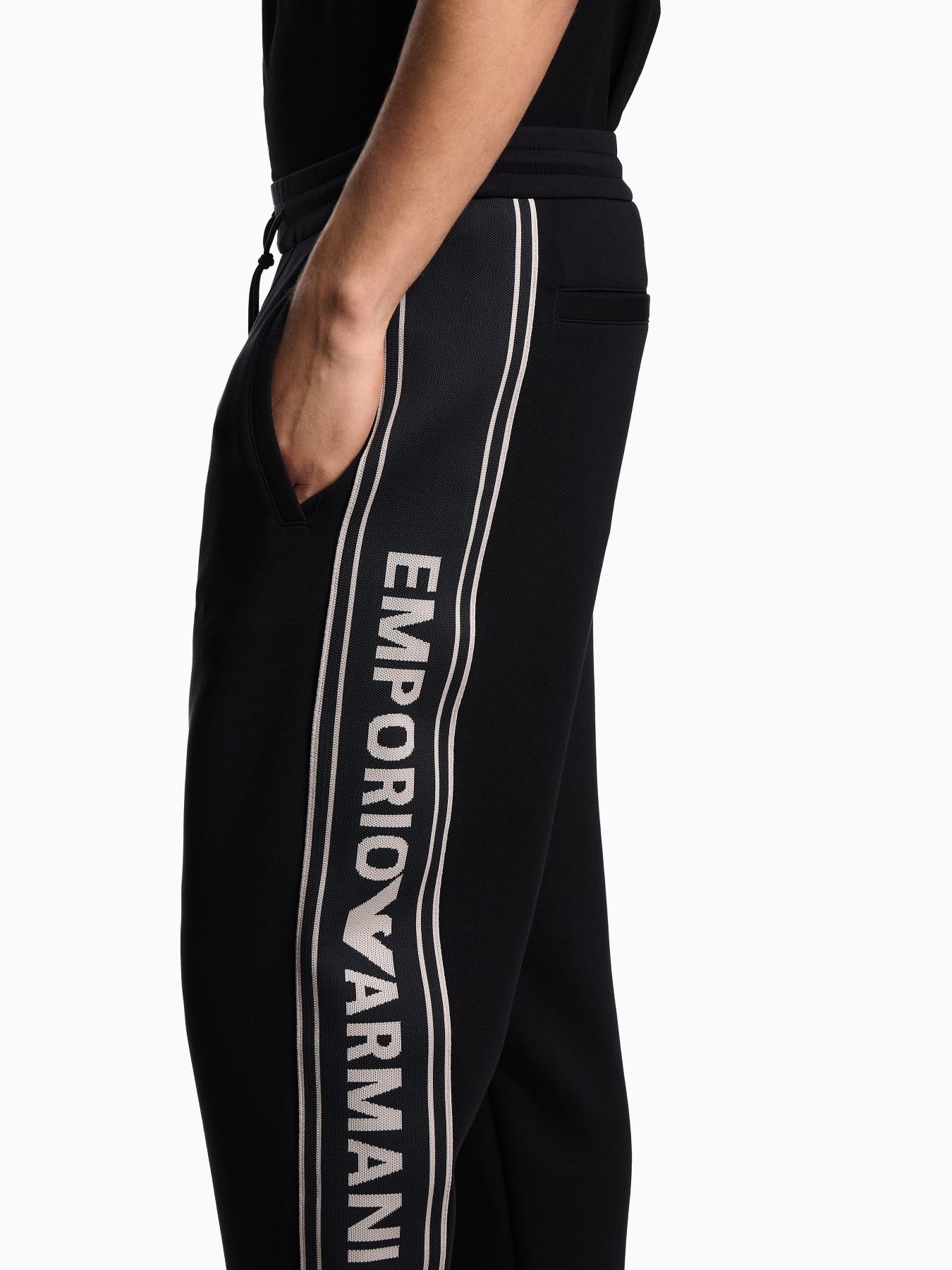 Штаны спортивные Emporio Armani модель EM002914-AF10013-UC001 Штаны спортивные Emporio Armani модель EM002914-AF10013-UC001 Фото