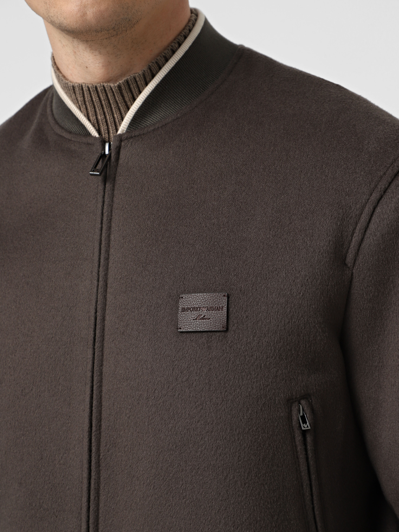 Бомбер Emporio Armani модель EM003049-AF18229-U8112 Фото