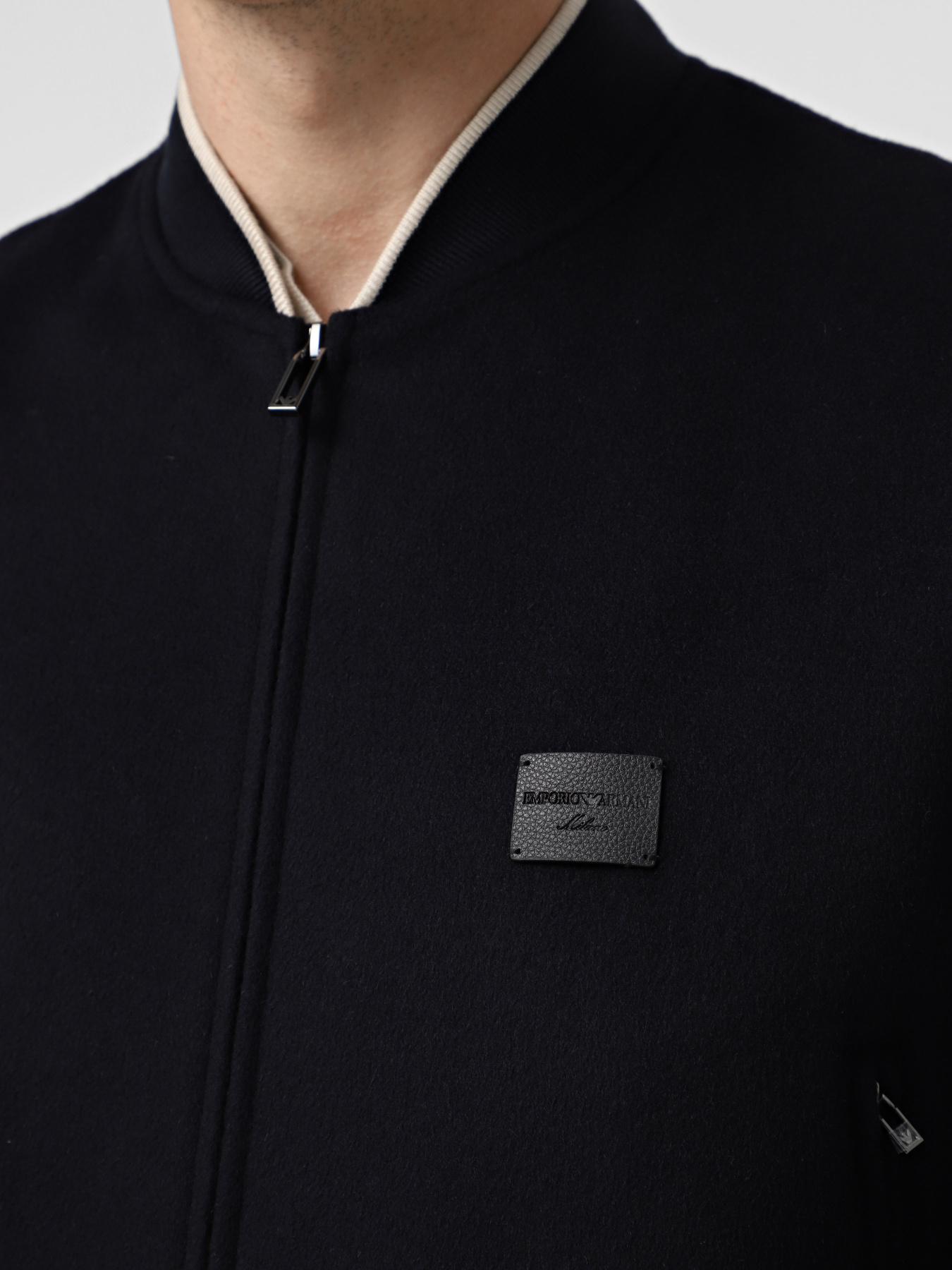 Бомбер Emporio Armani модель EM003049-AF18229-UB118 Фото