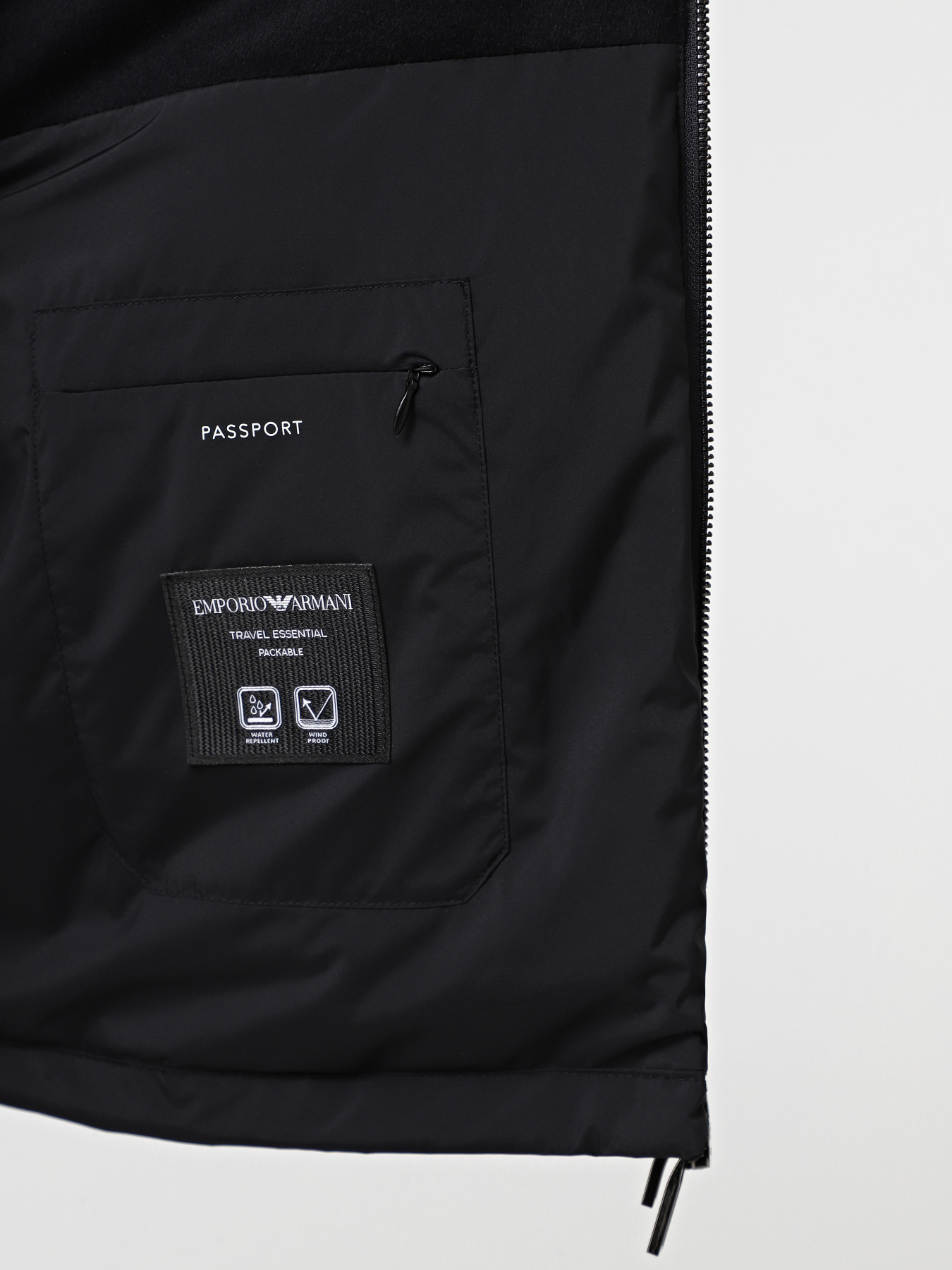 Зимняя куртка Emporio Armani модель EM003042-AF18503-UB118 Фото