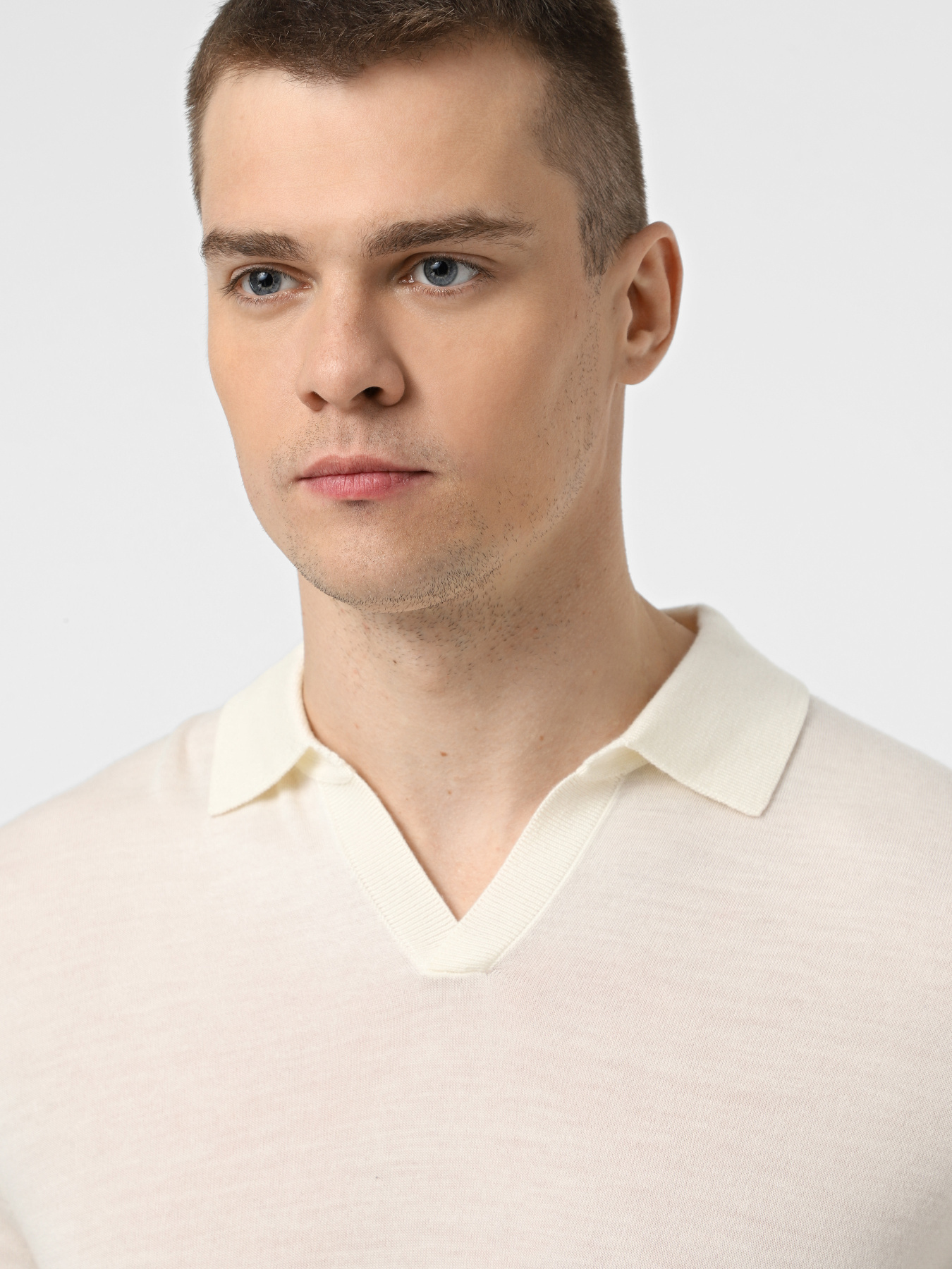 Джемпер Emporio Armani модель EM002479-AF19543-U1060 Фото