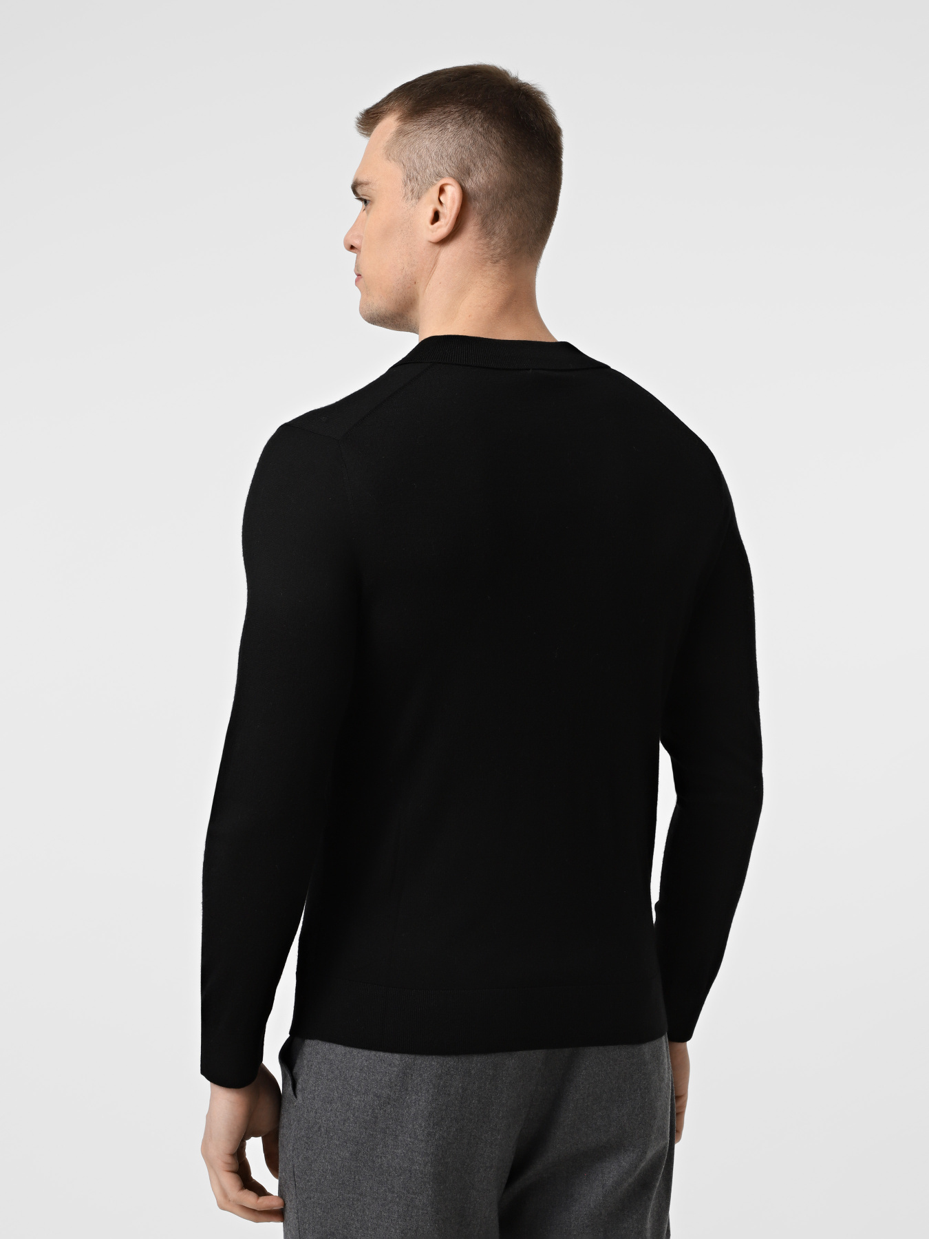 Джемпер Emporio Armani модель EM002479-AF19543-UC001 Фото