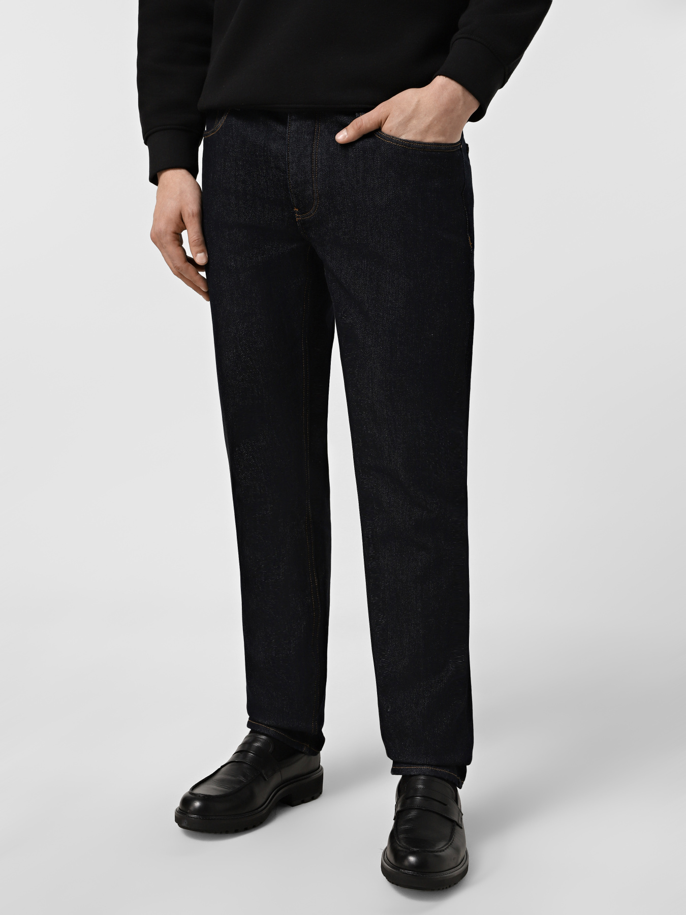 Зауженные джинсы Emporio Armani модель EM000668-AF19390-MB001 Фото