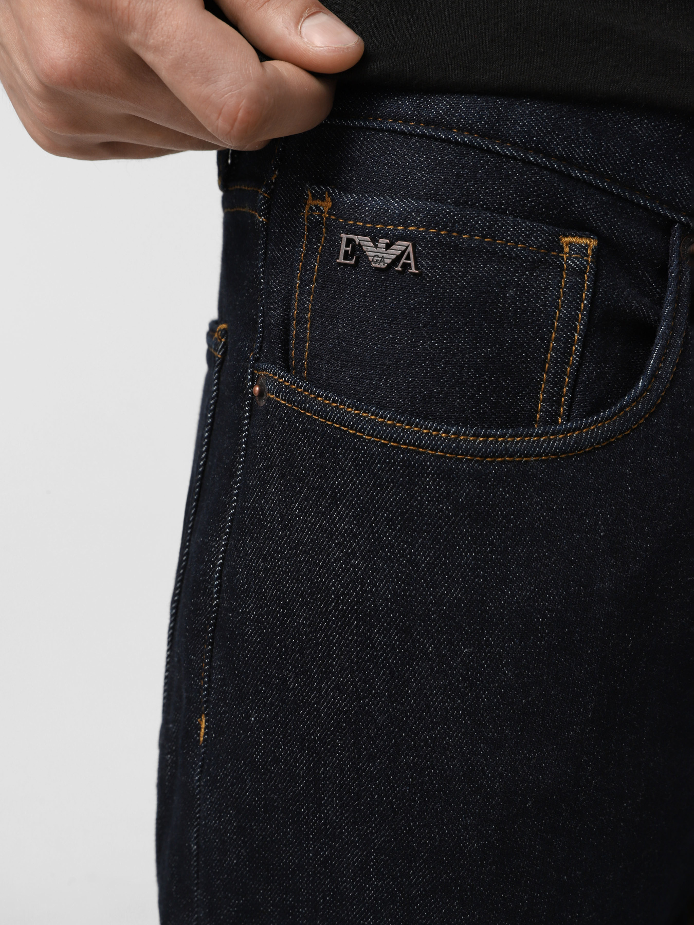 Прямые джинсы Emporio Armani модель EM000763-AF19390-MB001 Прямые джинсы Emporio Armani модель EM000763-AF19390-MB001 Фото