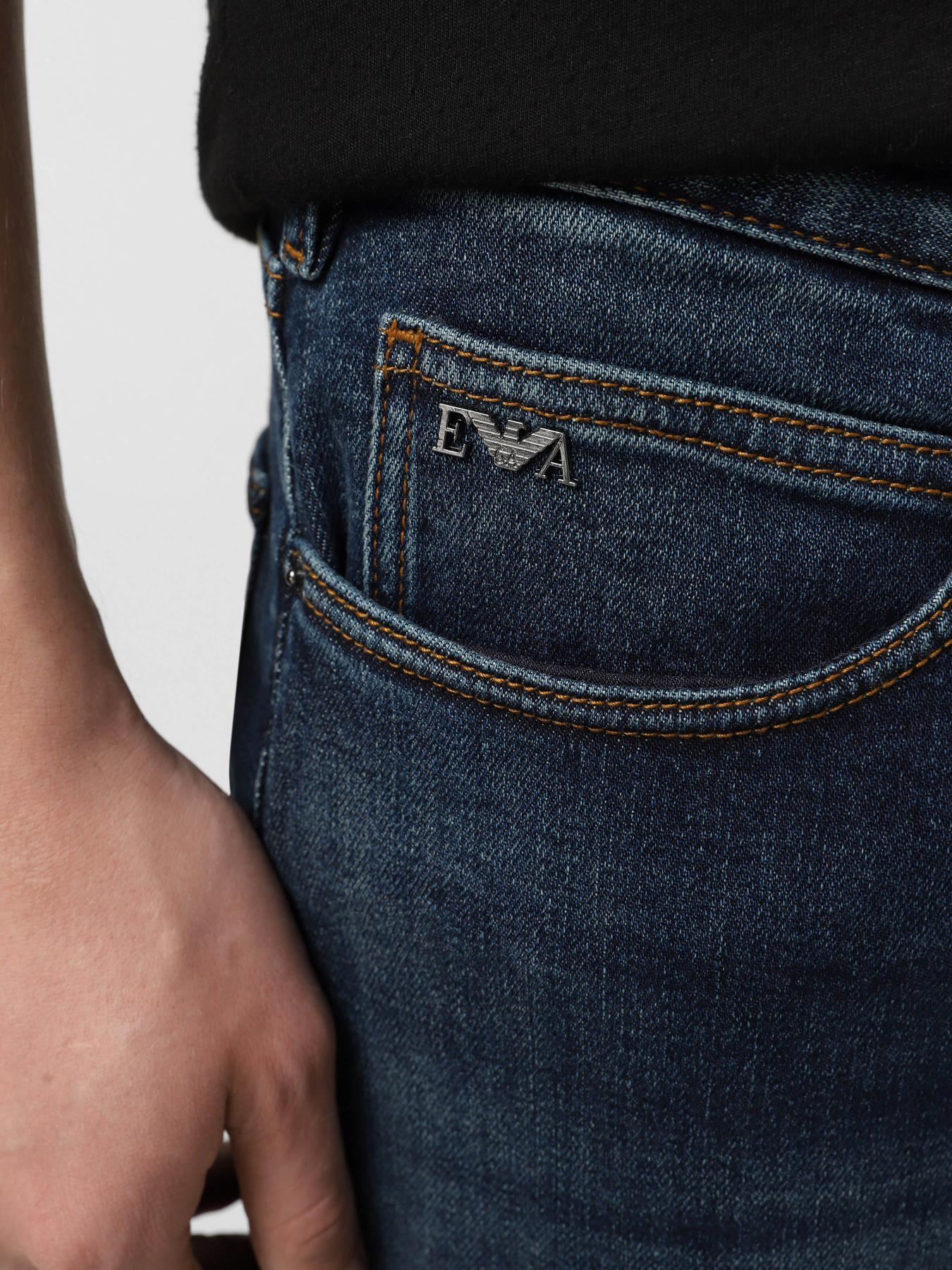 Прямые джинсы Emporio Armani модель EM001370-AF17810-MB001 Фото