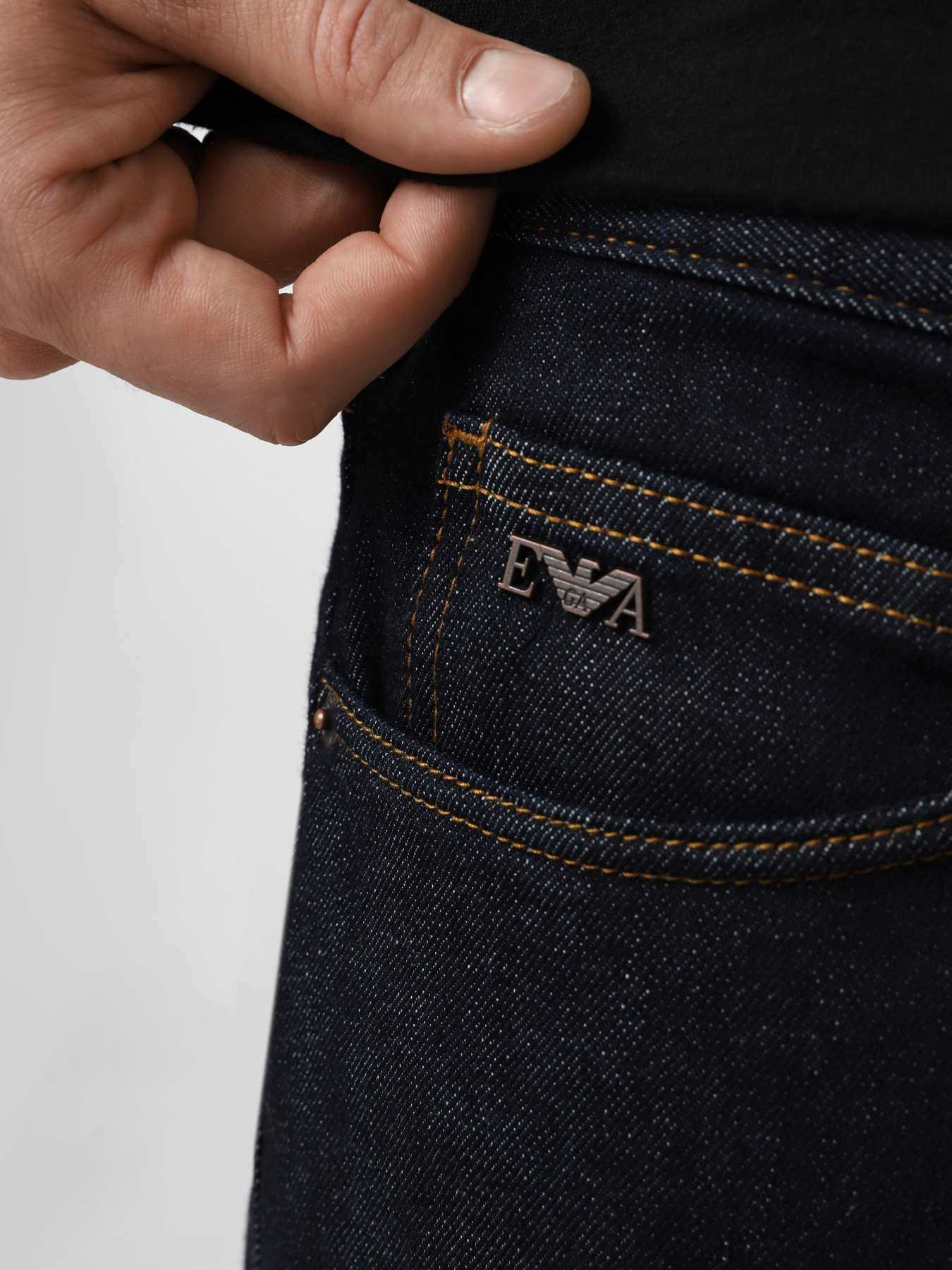 Прямые джинсы Emporio Armani модель EM001370-AF19390-MB001 Прямые джинсы Emporio Armani модель EM001370-AF19390-MB001 Фото