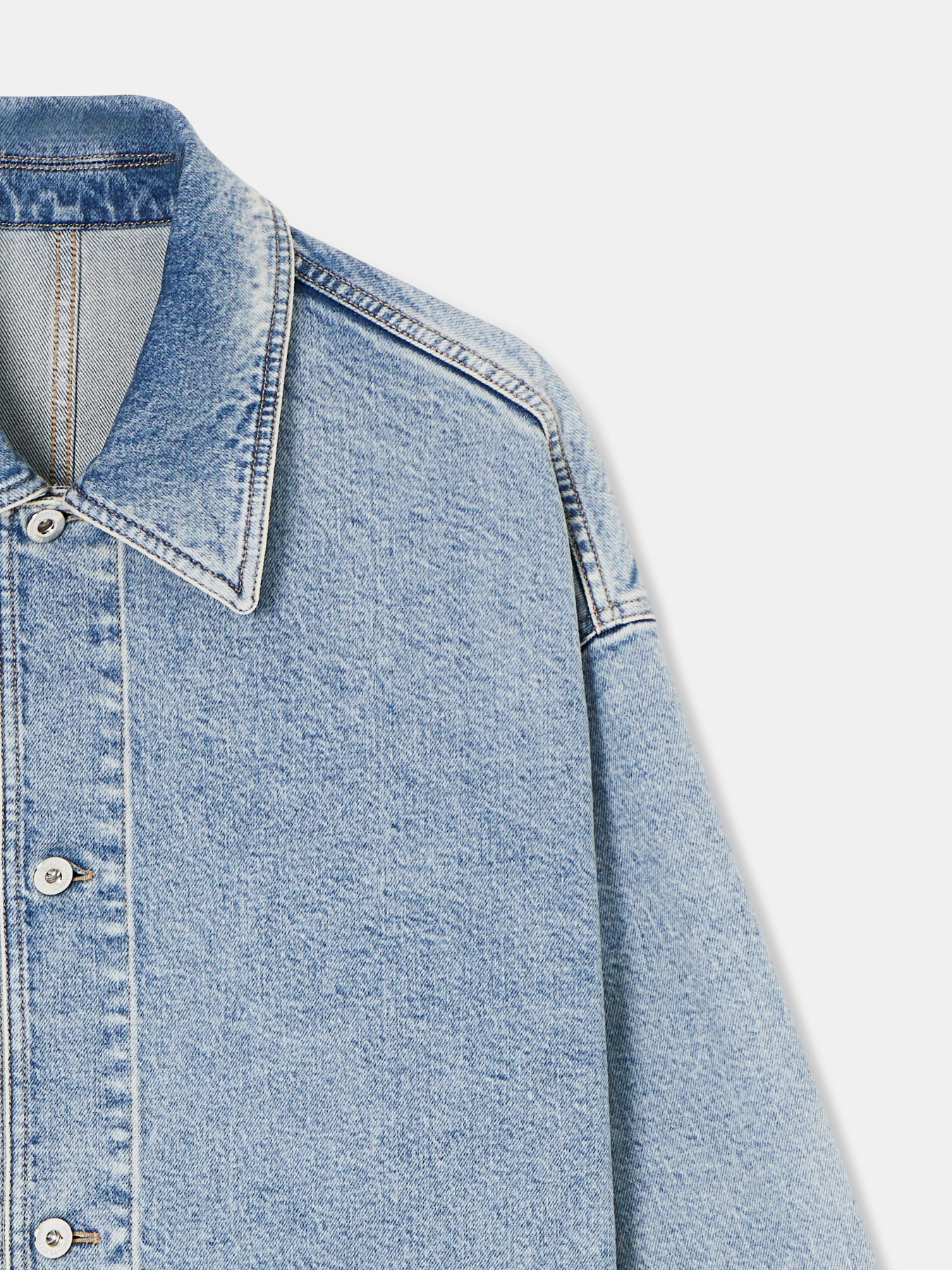 Джинсовая куртка Emporio Armani модель EM004722-AF23101-MB003 Джинсовая куртка Emporio Armani модель EM004722-AF23101-MB003 Фото