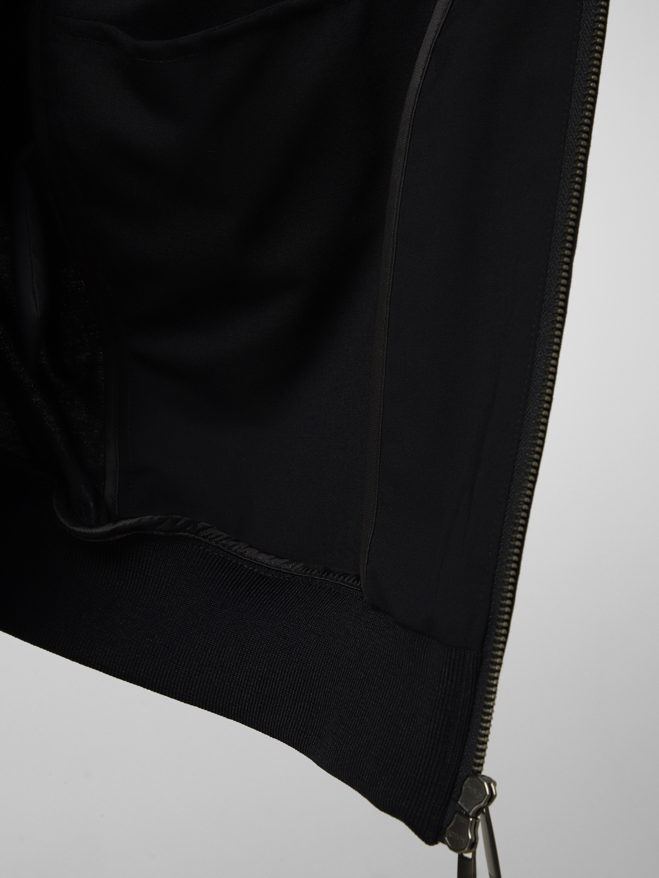 Бомбер Emporio Armani модель EM004723-TE19333-UB109 Фото