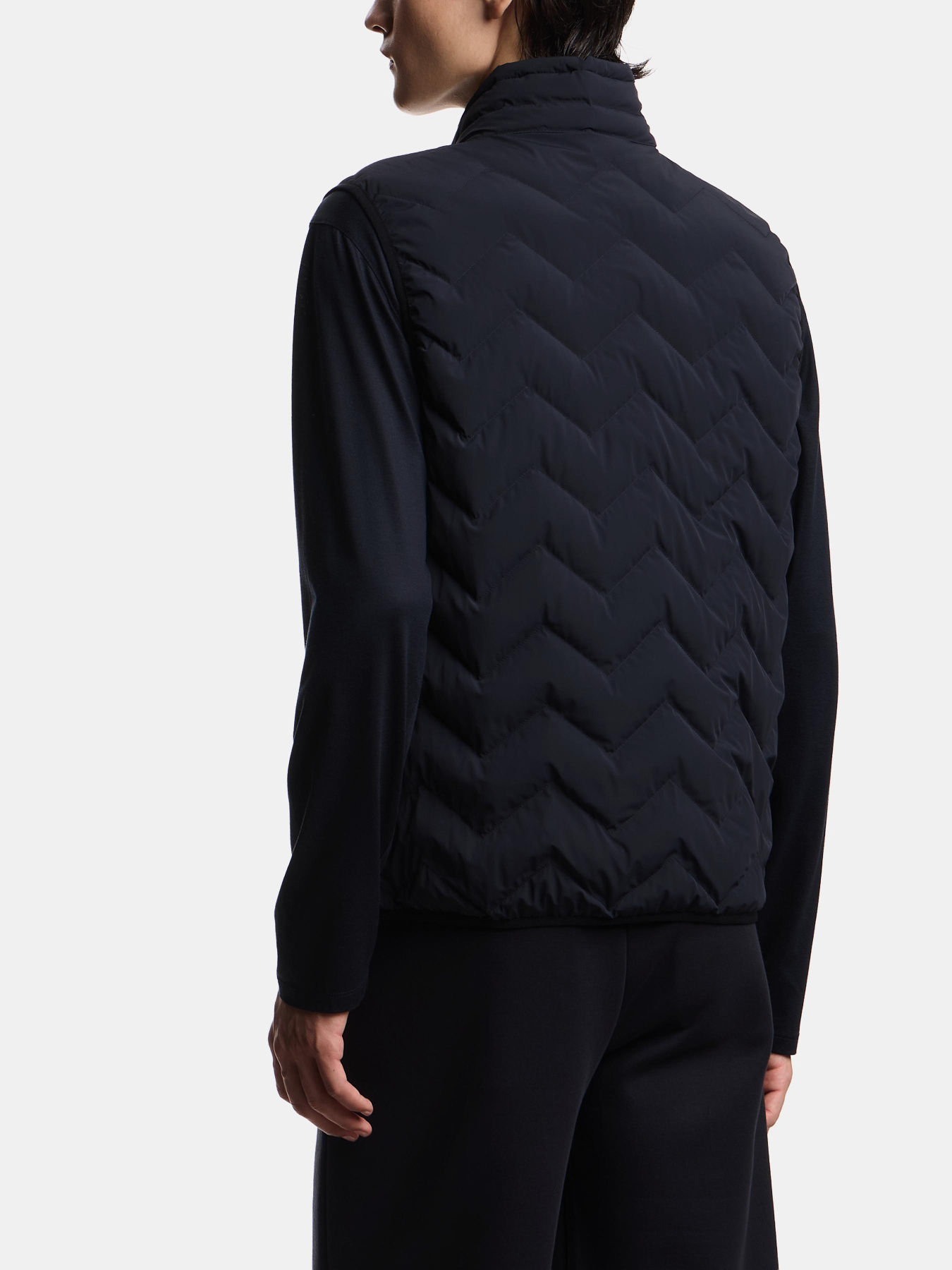 Утеплений жилет Emporio Armani модель EM004946-AF18499-UB118 Утеплений жилет Emporio Armani модель EM004946-AF18499-UB118 Фото