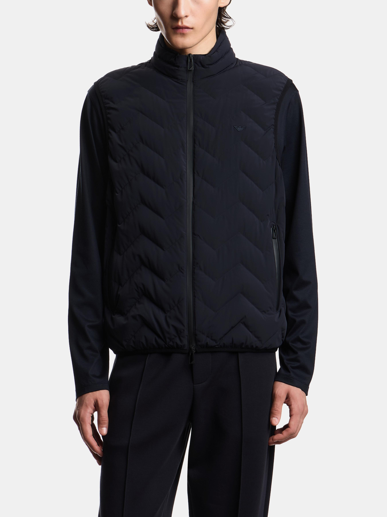 Утеплений жилет Emporio Armani модель EM004946-AF18499-UB118 Утеплений жилет Emporio Armani модель EM004946-AF18499-UB118 Фото