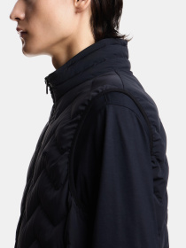 Утеплений жилет Emporio Armani модель EM004946-AF18499-UB118 Утеплений жилет Emporio Armani модель EM004946-AF18499-UB118 Фото