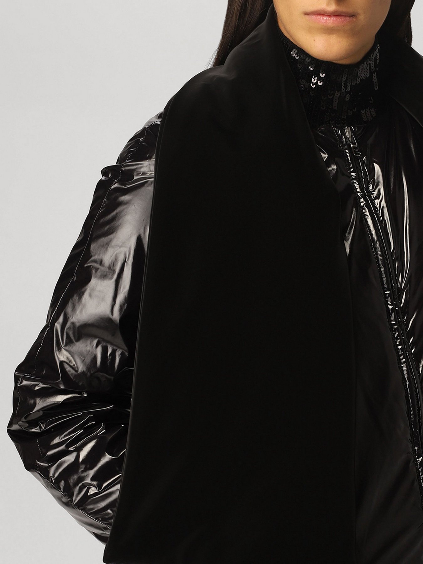 Пуховик Emporio Armani модель 6K2B69-2NJGZ-0999 Фото