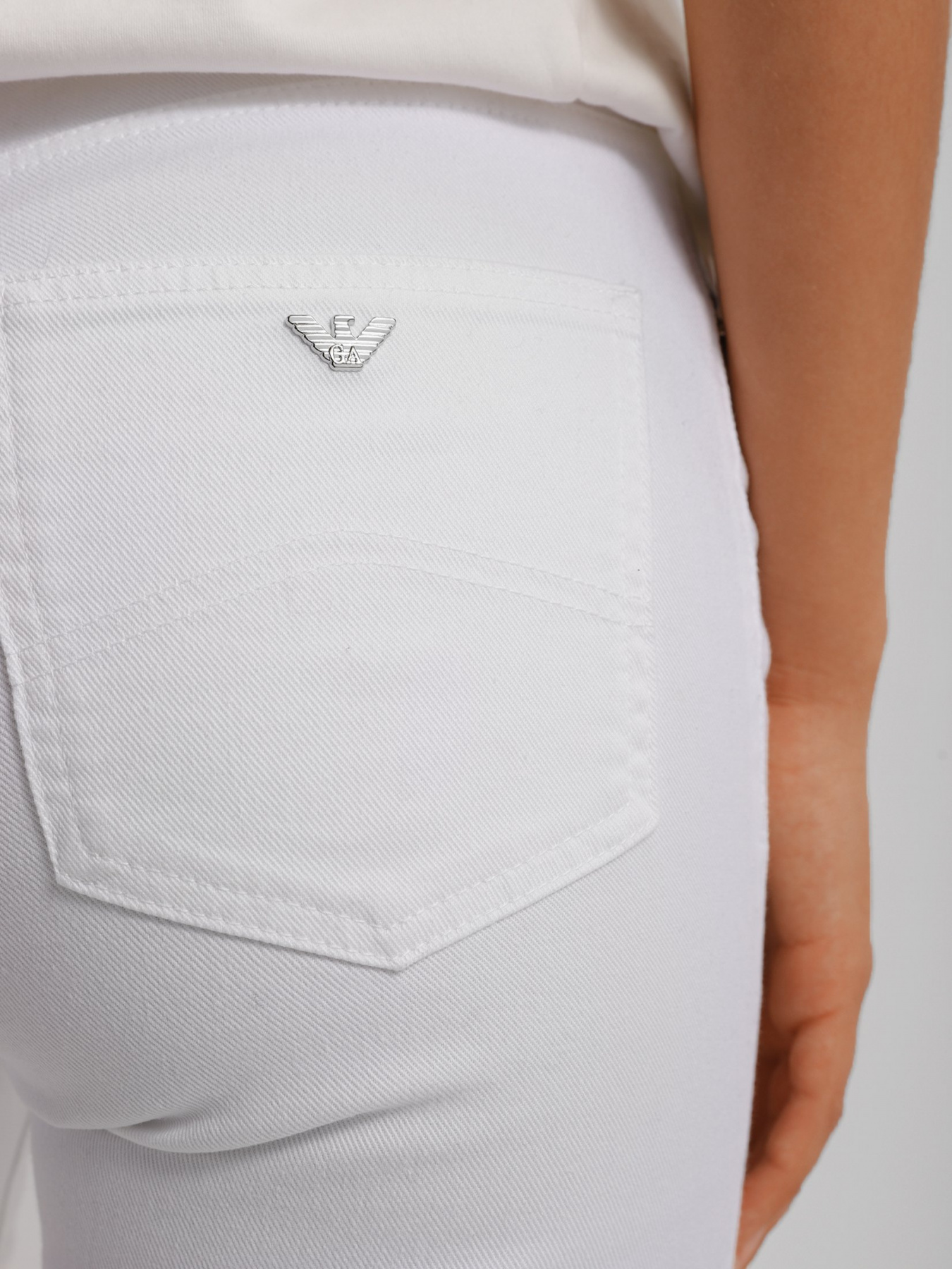 Расклешенные джинсы Emporio Armani J47 модель 8N2J47-2N9KZ-0100 Фото