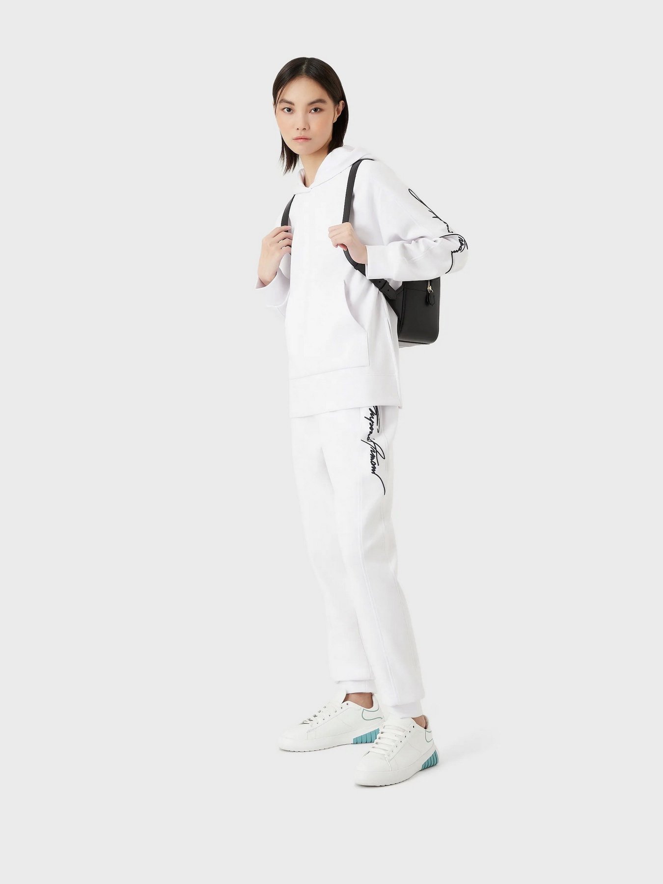 Спортивні штани Emporio Armani модель 3R2P7A-2JVKZ-0100 Спортивні штани Emporio Armani модель 3R2P7A-2JVKZ-0100 Фото